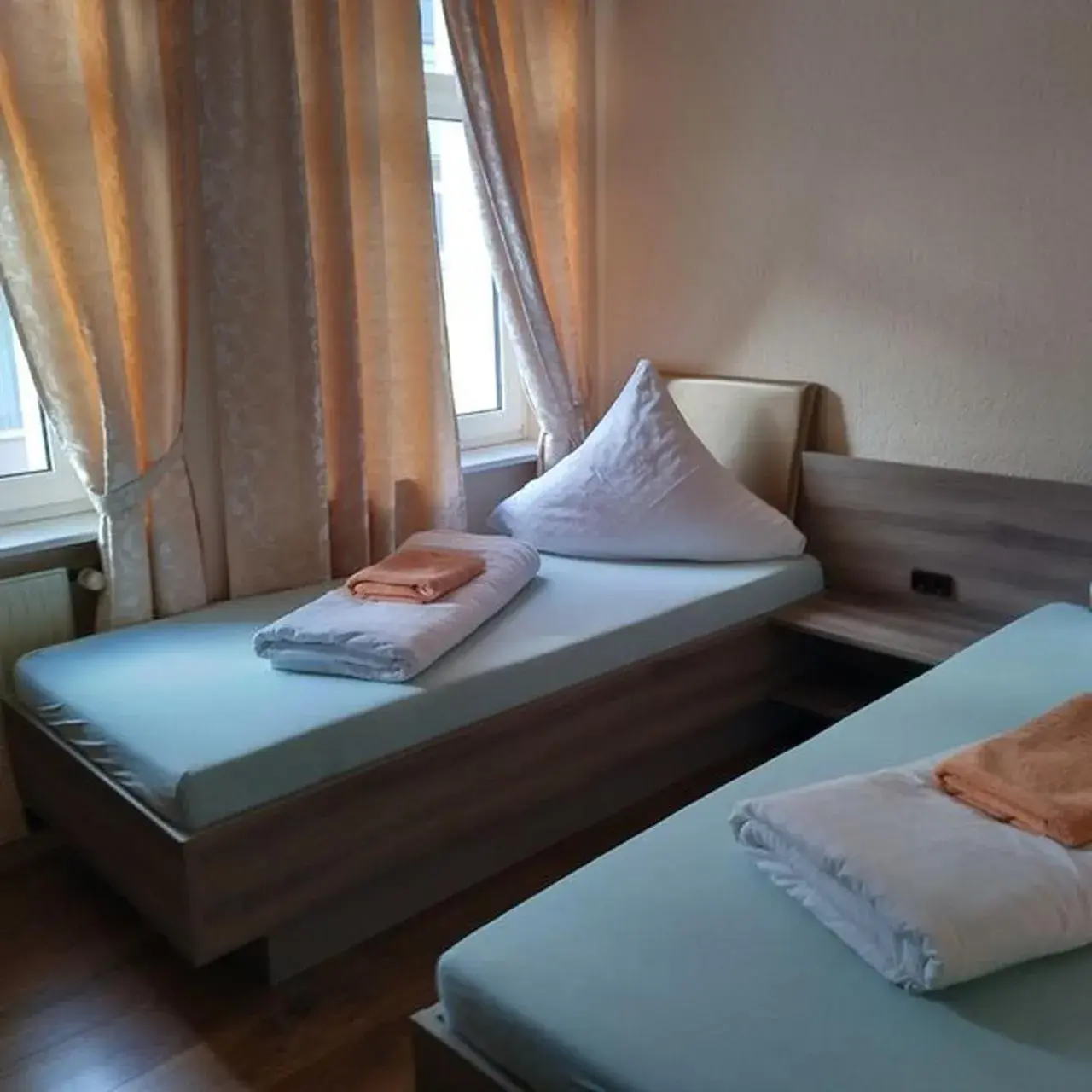 Standard Twin Room with Shared Bathroom in Pension Goldenes Vogtland Standard Twin Room with Shared Bathroom in Pension Goldenes Vogtland
