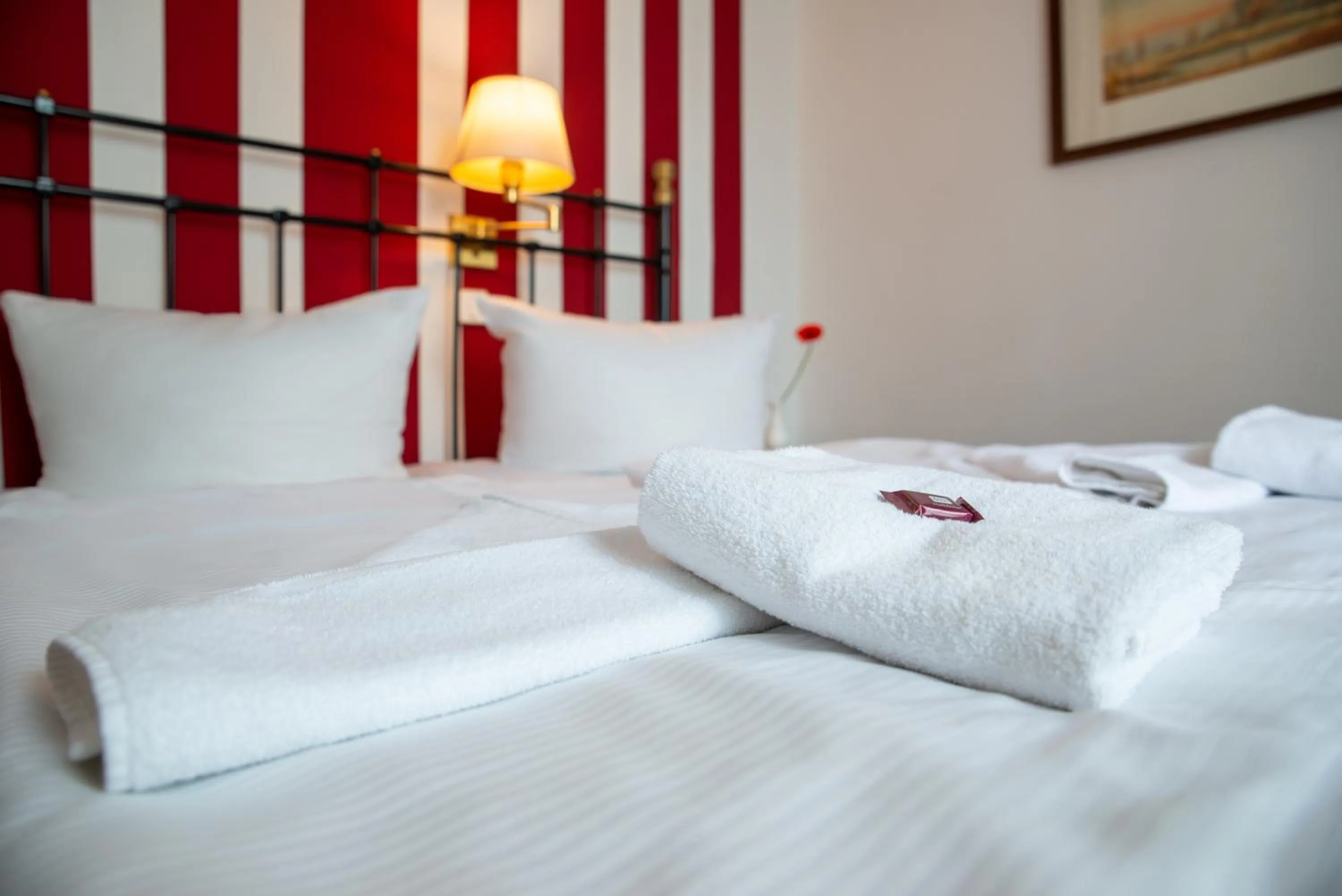 Photo of the whole room, Bed in Meeressterne Hotel Weißes Schloß