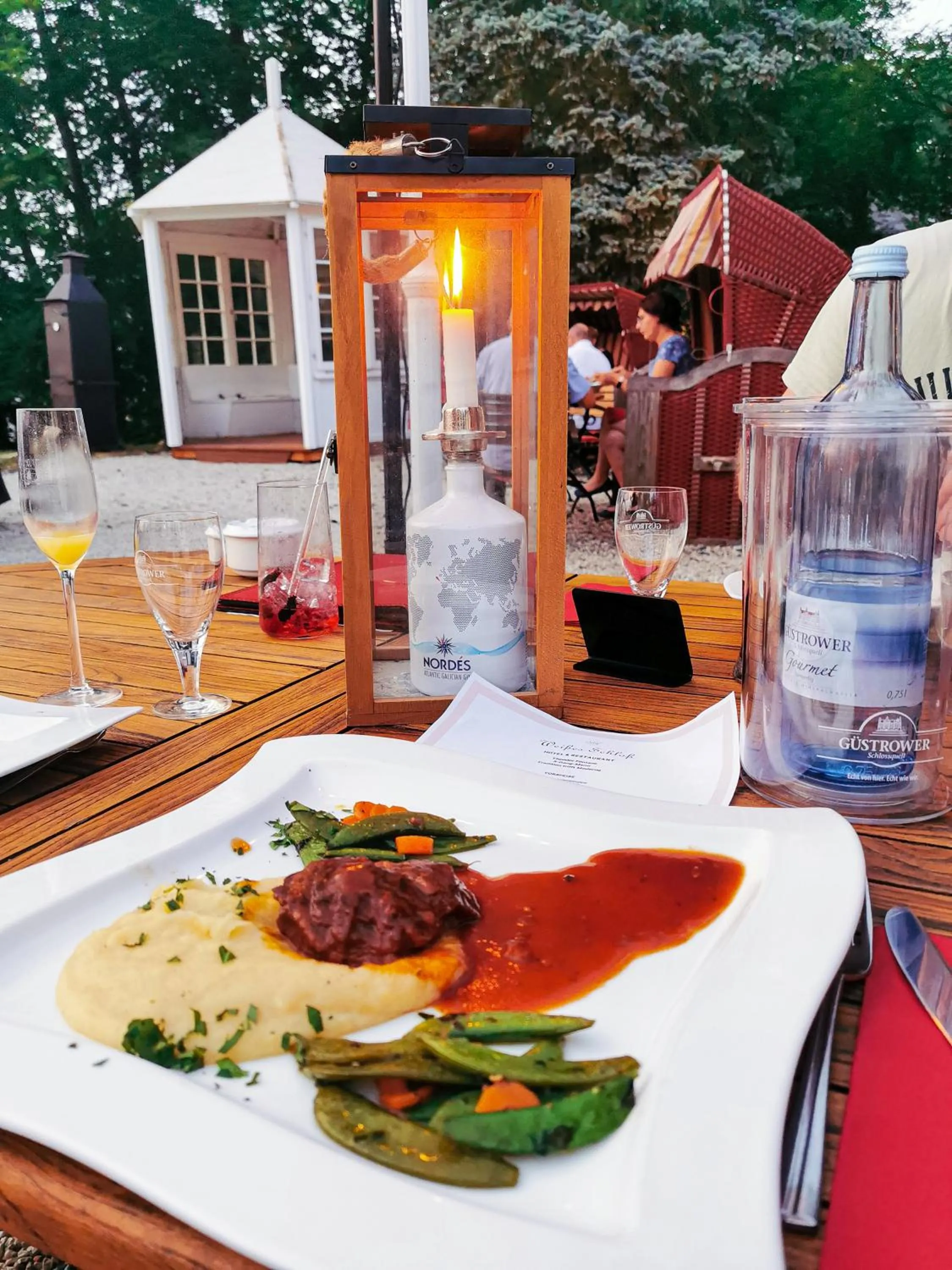 Restaurant/places to eat in Meeressterne Hotel Weißes Schloß