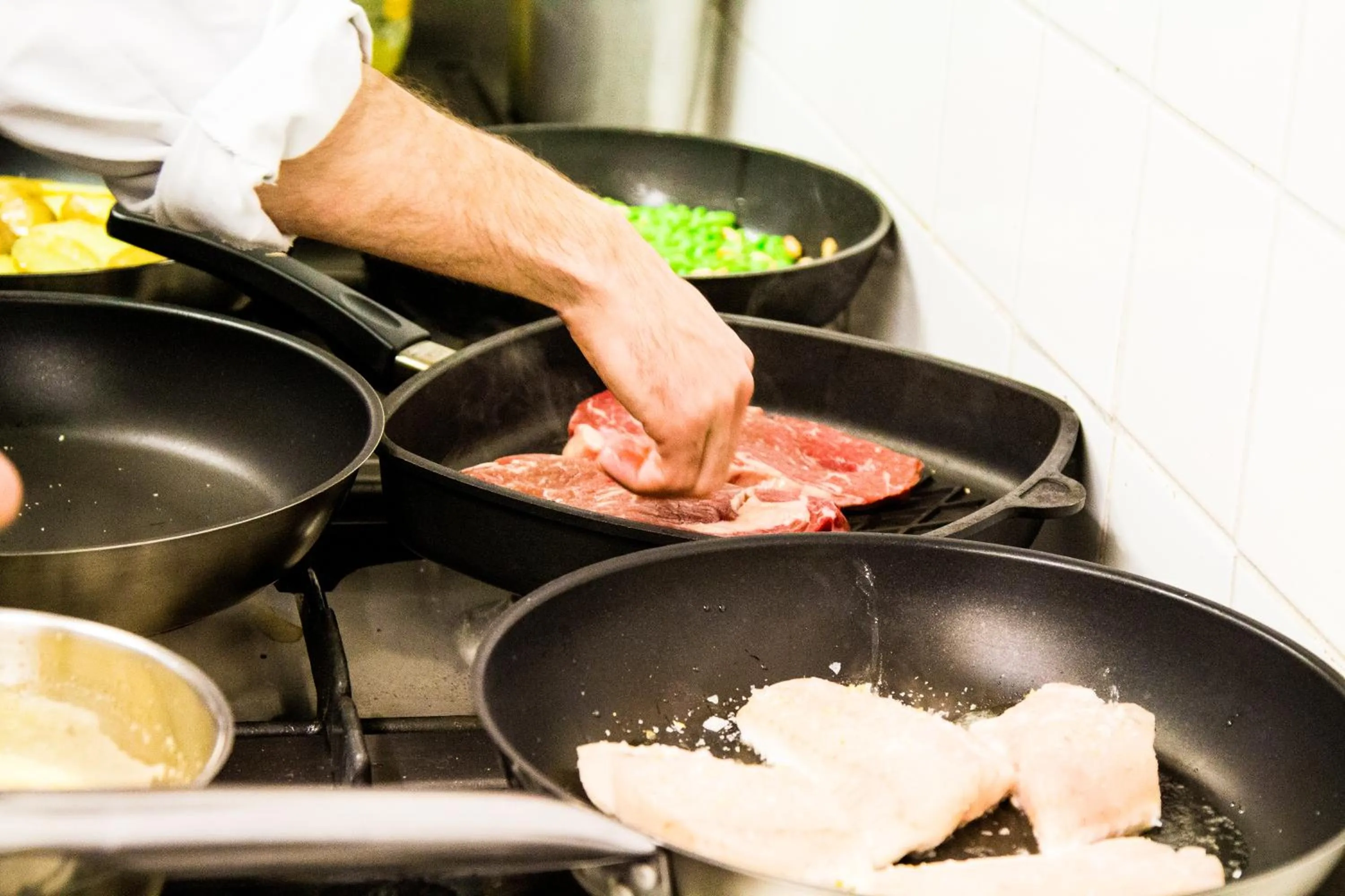 Restaurant/places to eat in Meeressterne Hotel Weißes Schloß