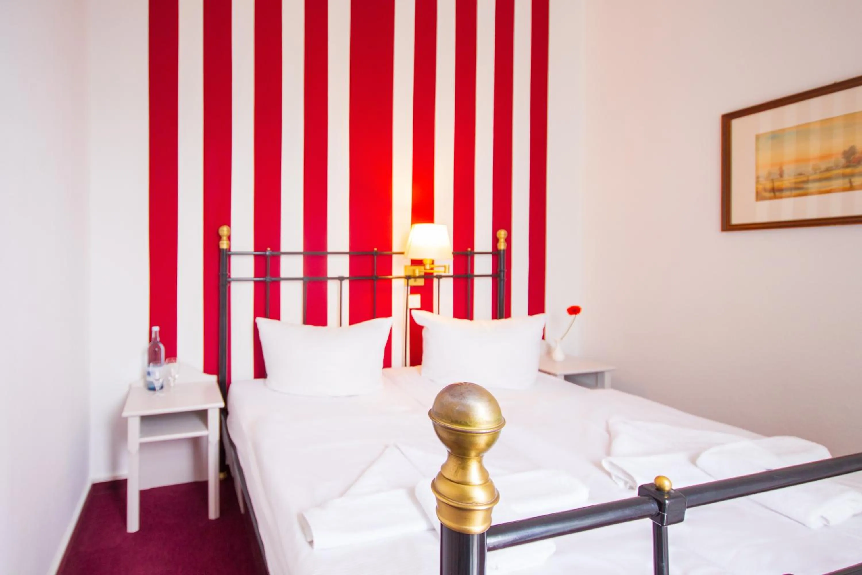 Photo of the whole room, Bed in Meeressterne Hotel Weißes Schloß