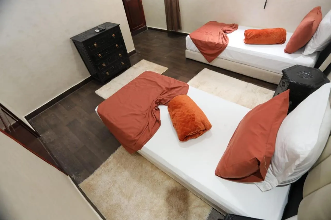 Large Twin Room in Equi Palace & SPA Near Aeroport
