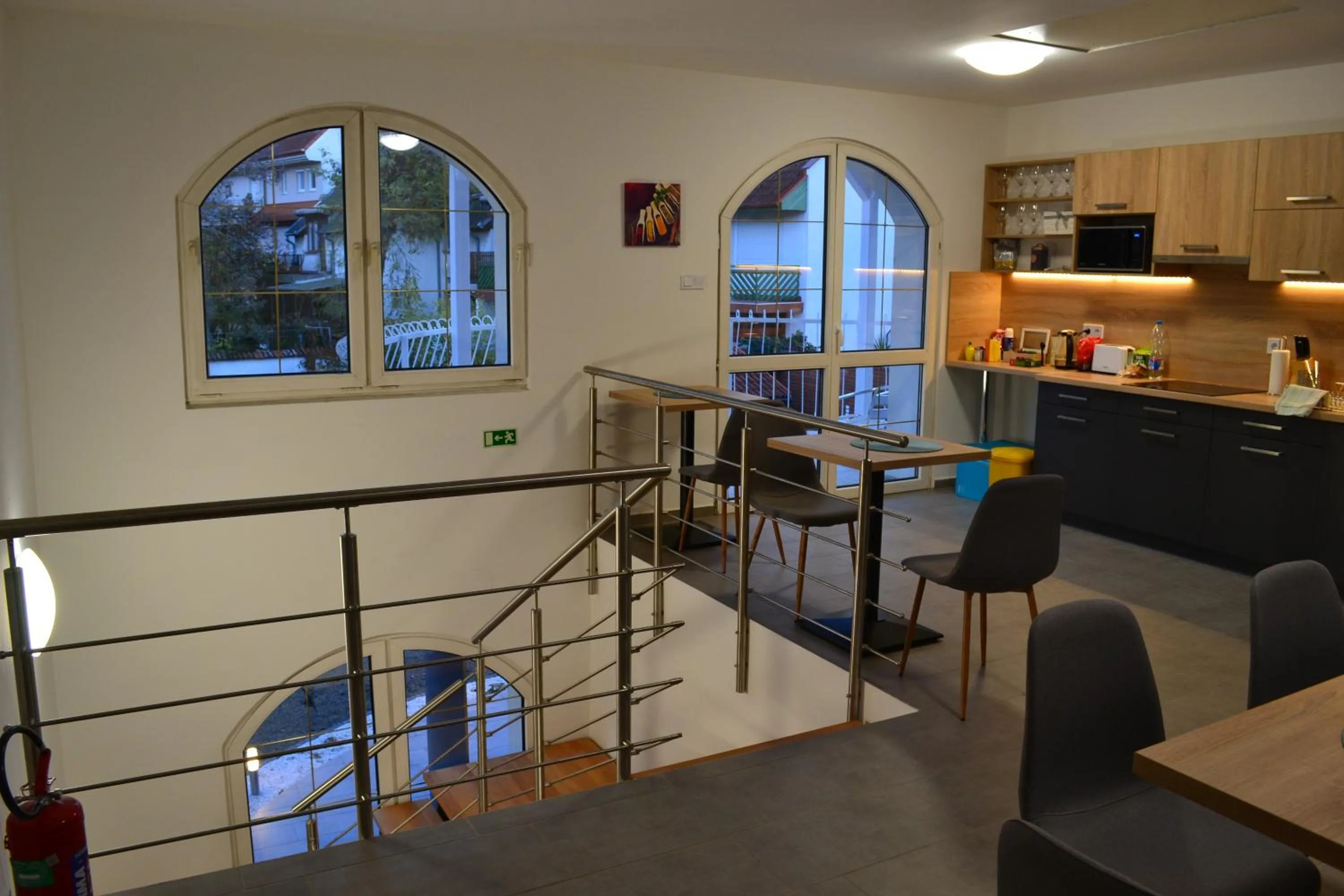 Restaurant/places to eat in Főnix Design Rooms