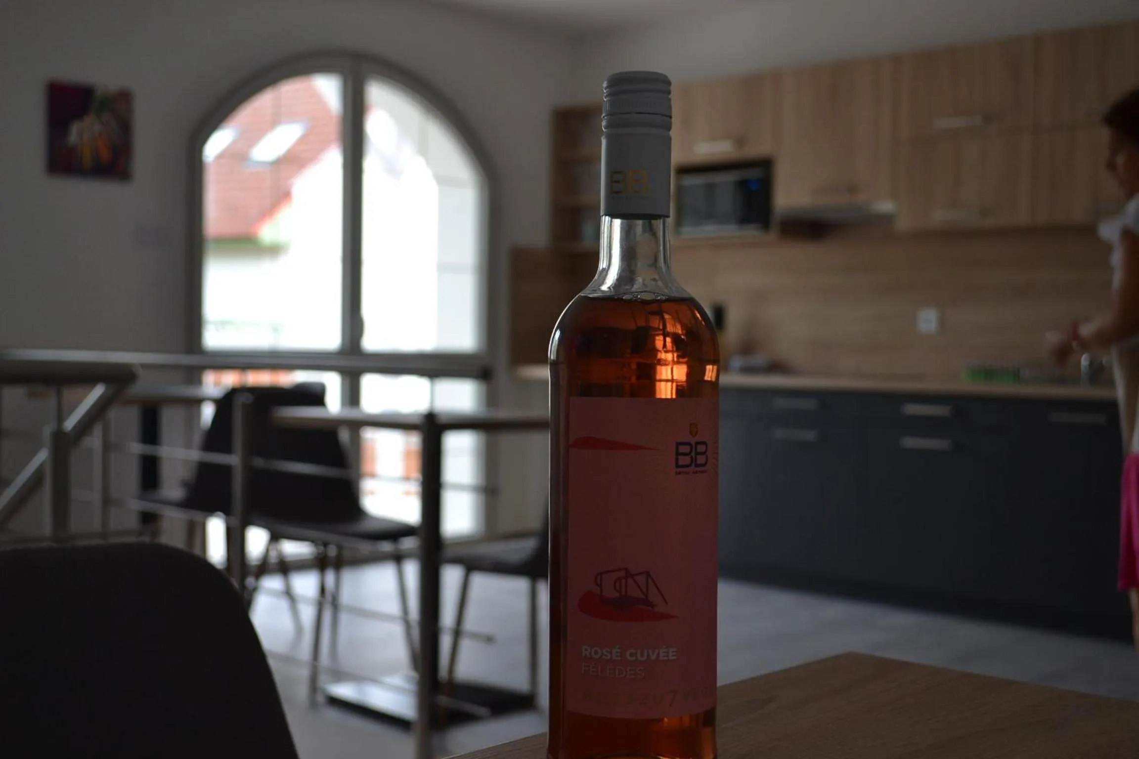 Communal lounge/ TV room in Főnix Design Rooms