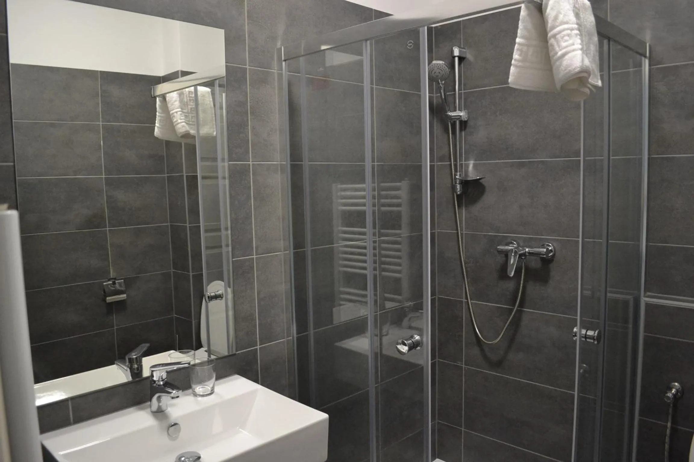 Shower in Főnix Design Rooms