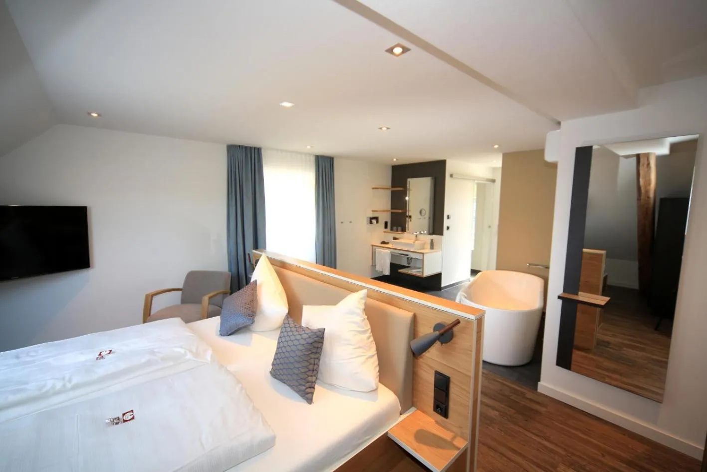 Photo of the whole room, Bed in Hotel Halfenstube & Villa Spa 1894