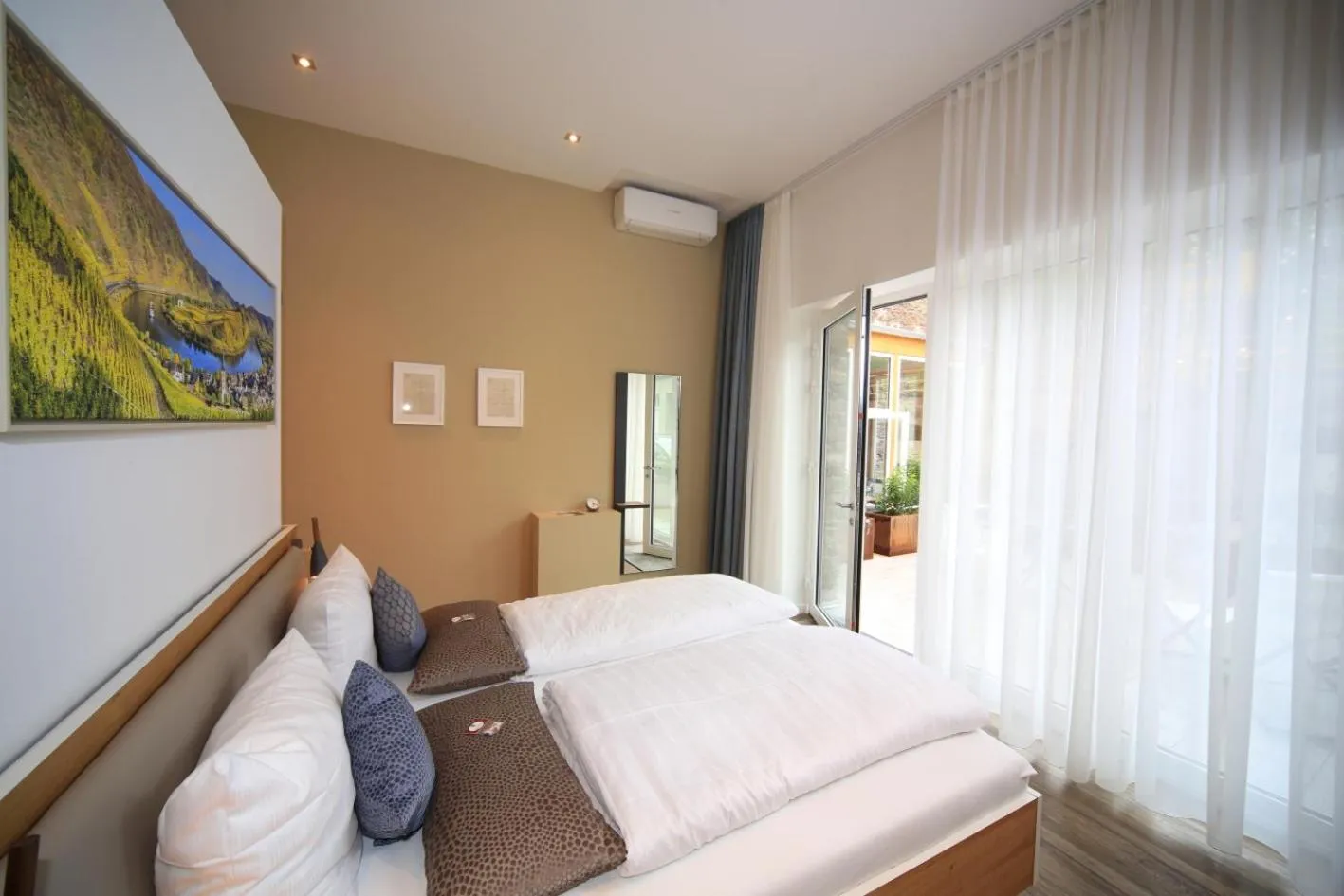 Photo of the whole room, Bed in Hotel Halfenstube & Villa Spa 1894