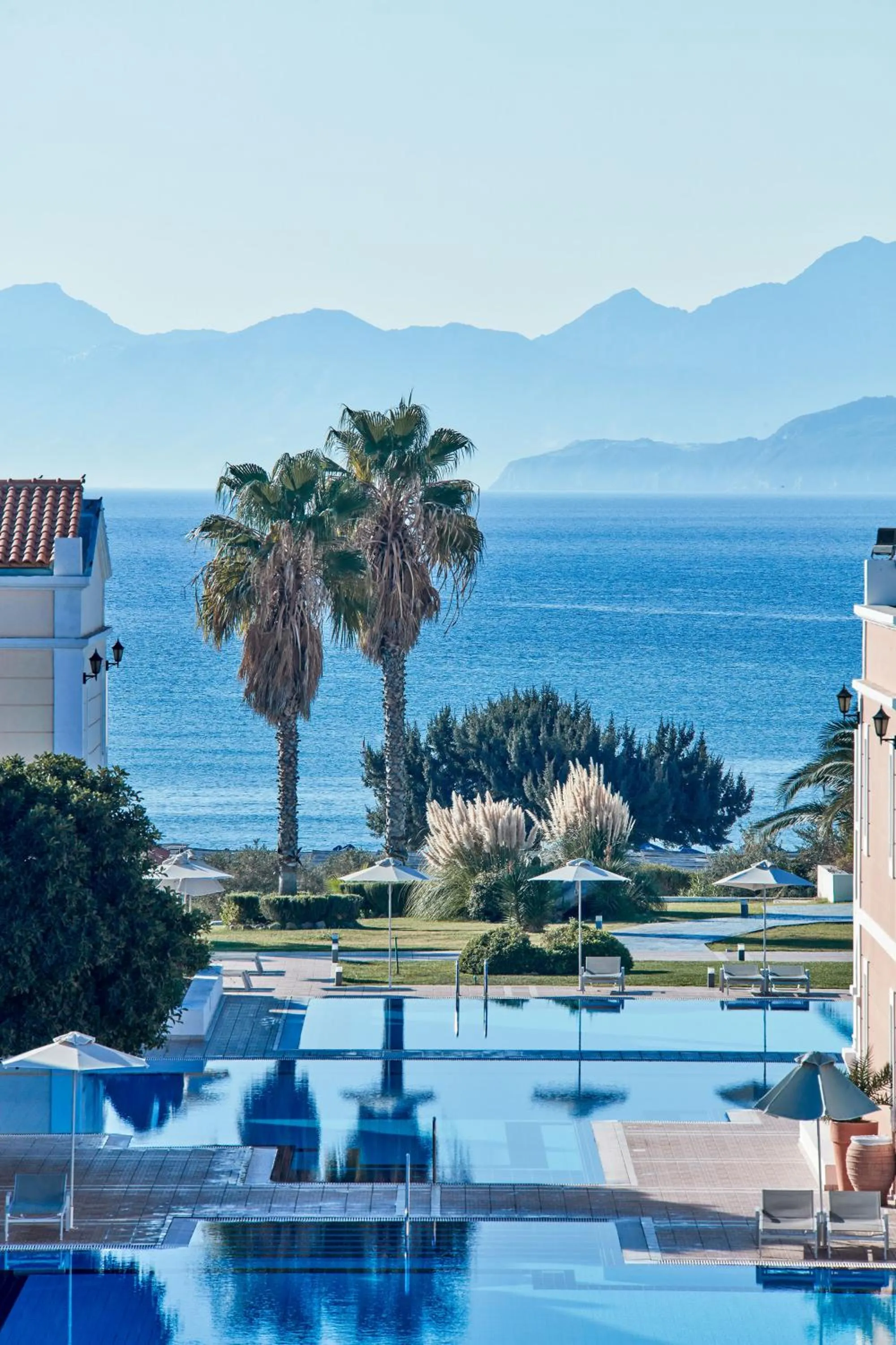 Property building in Porto Bello Royal