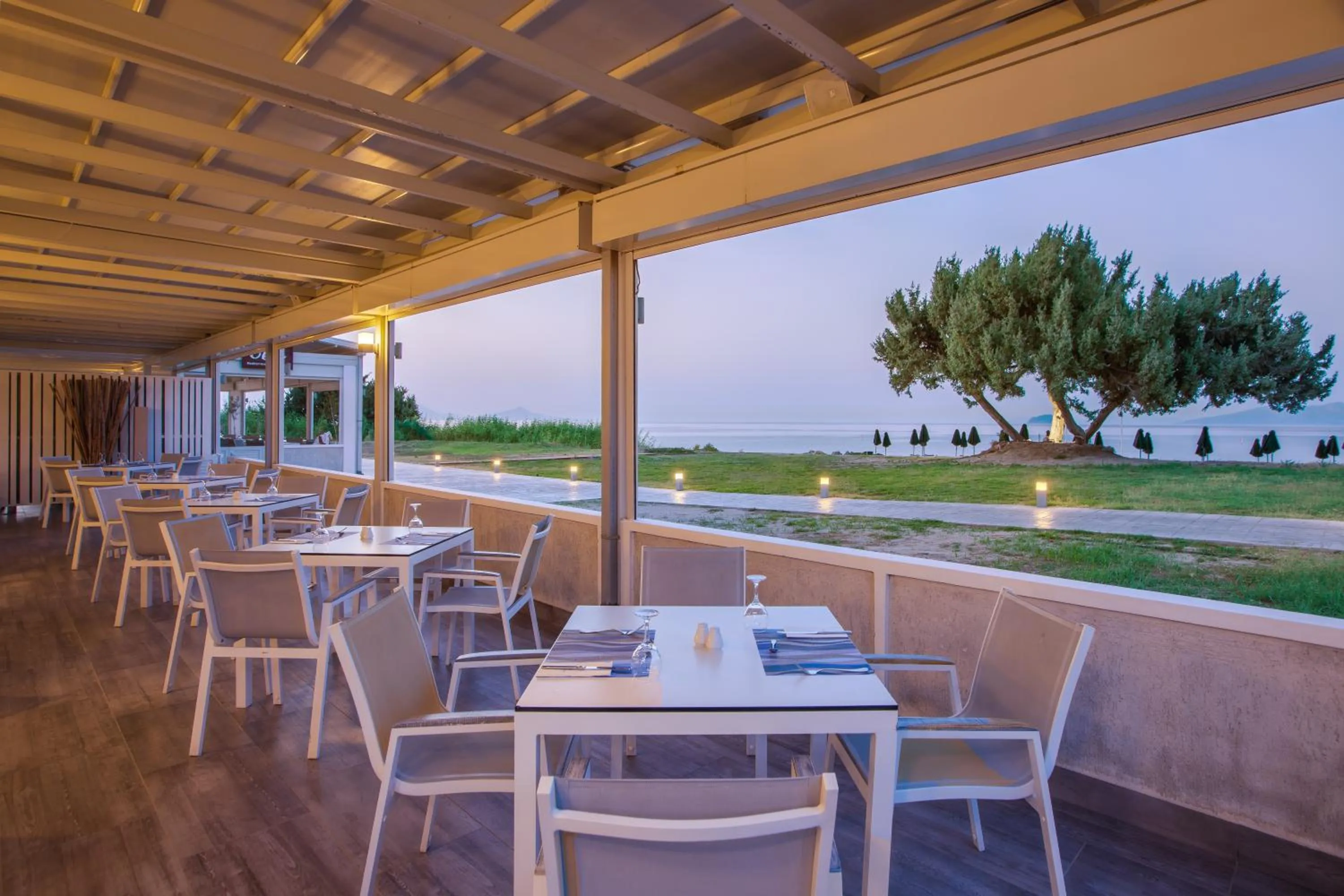 Restaurant/places to eat in Porto Bello Royal