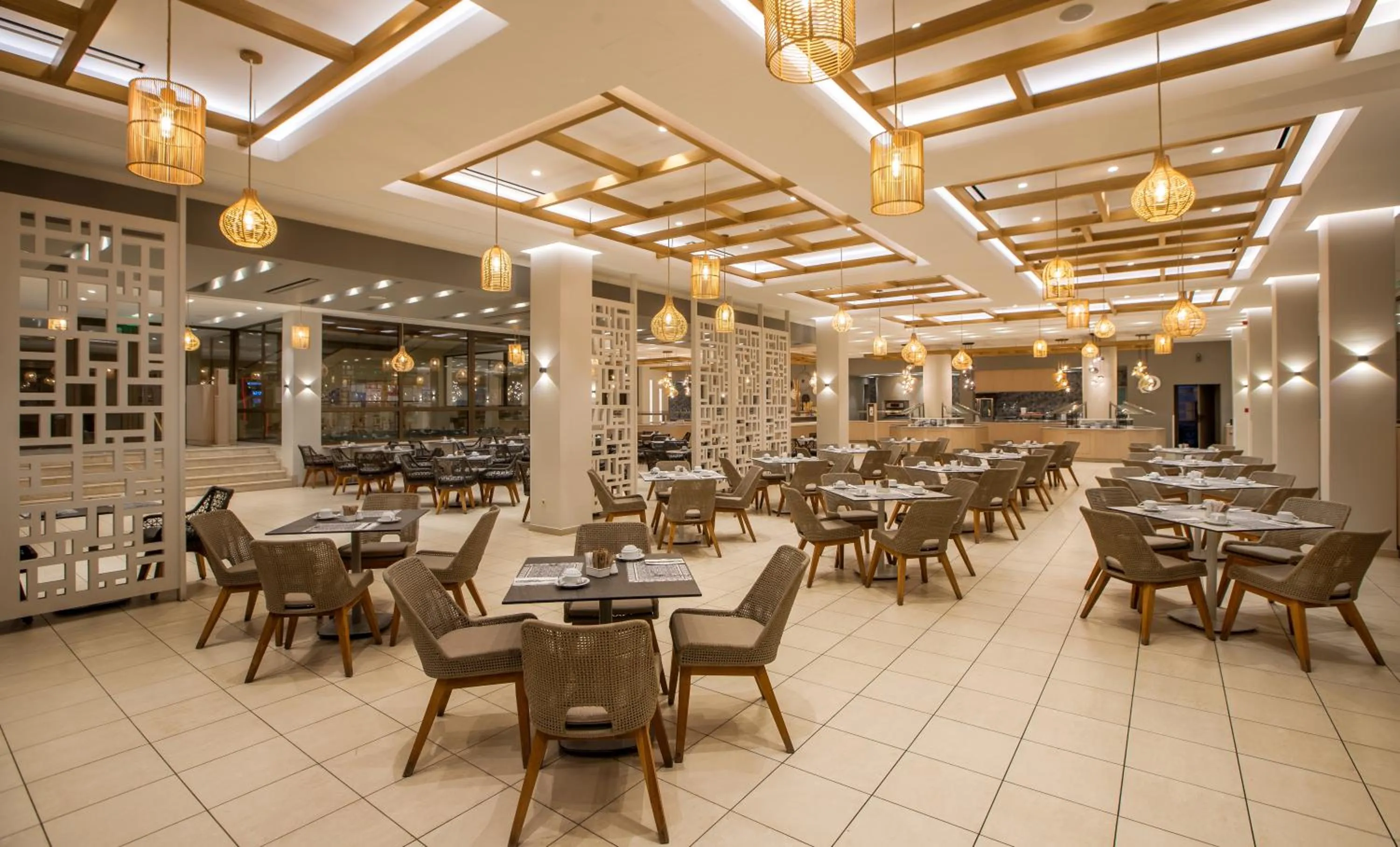 Restaurant/places to eat in Porto Bello Royal