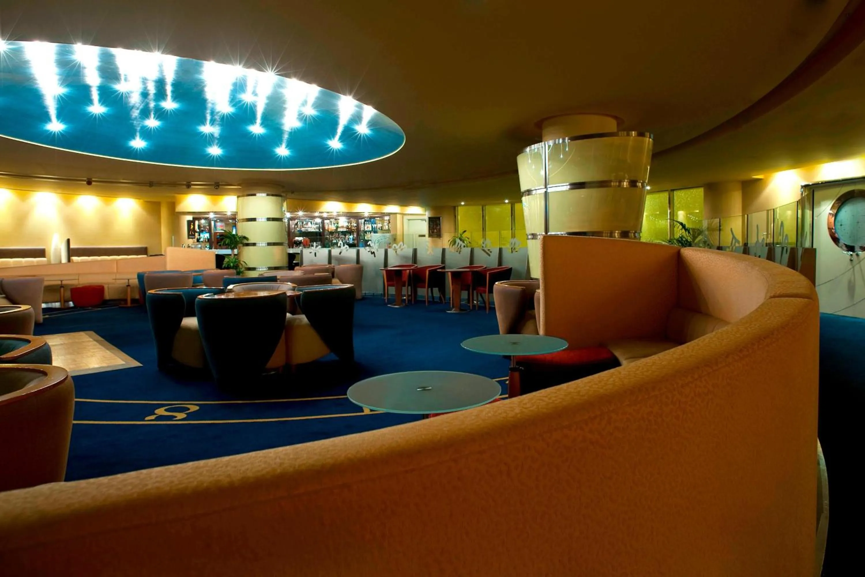 Lounge or bar in Le Meridien Al Aqah Beach Resort