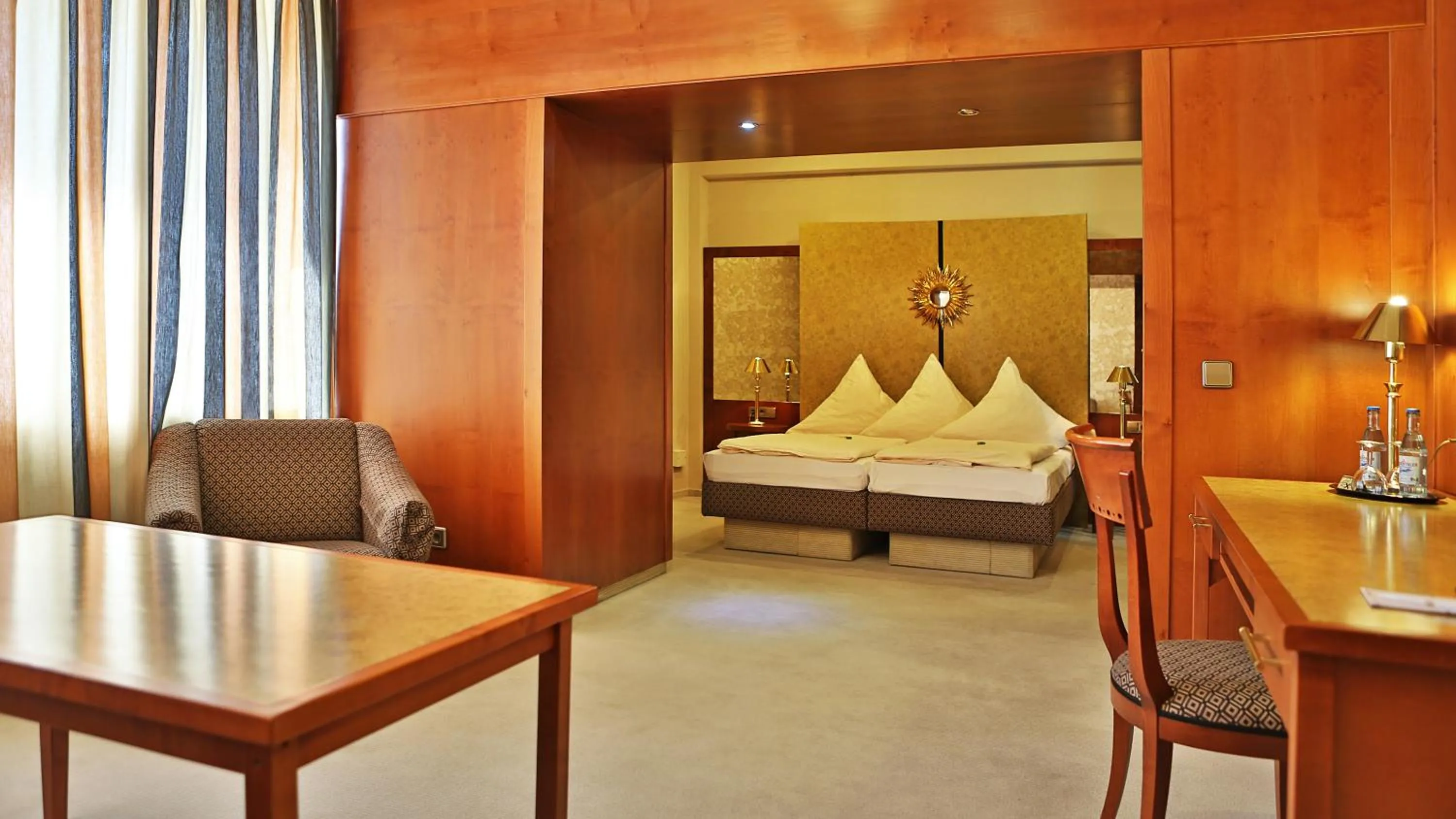 Photo of the whole room, Bed in Hotel Central