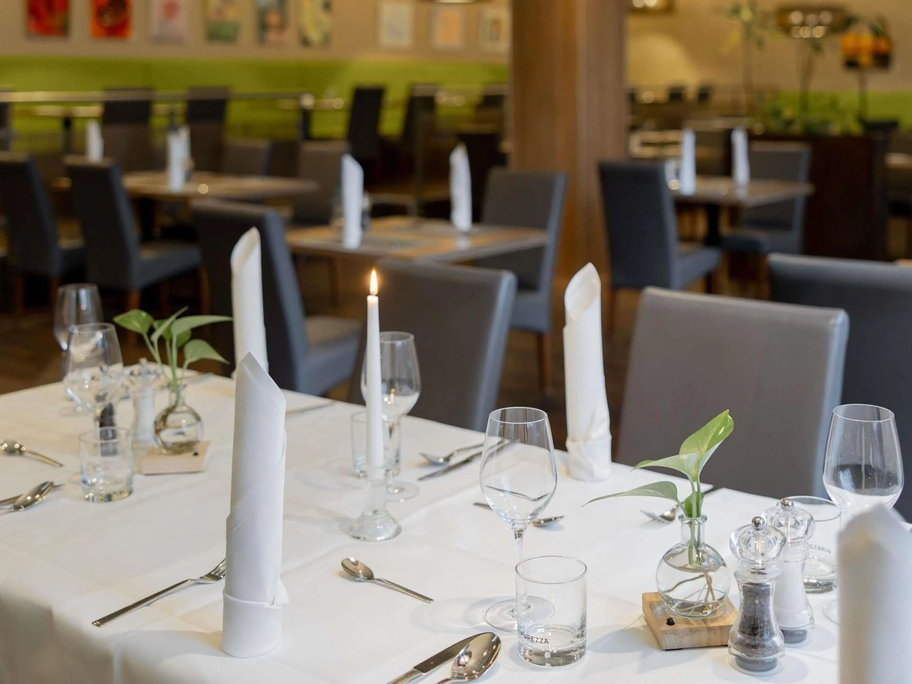 Restaurant/places to eat in Mercure Hotel Hamburg am Volkspark