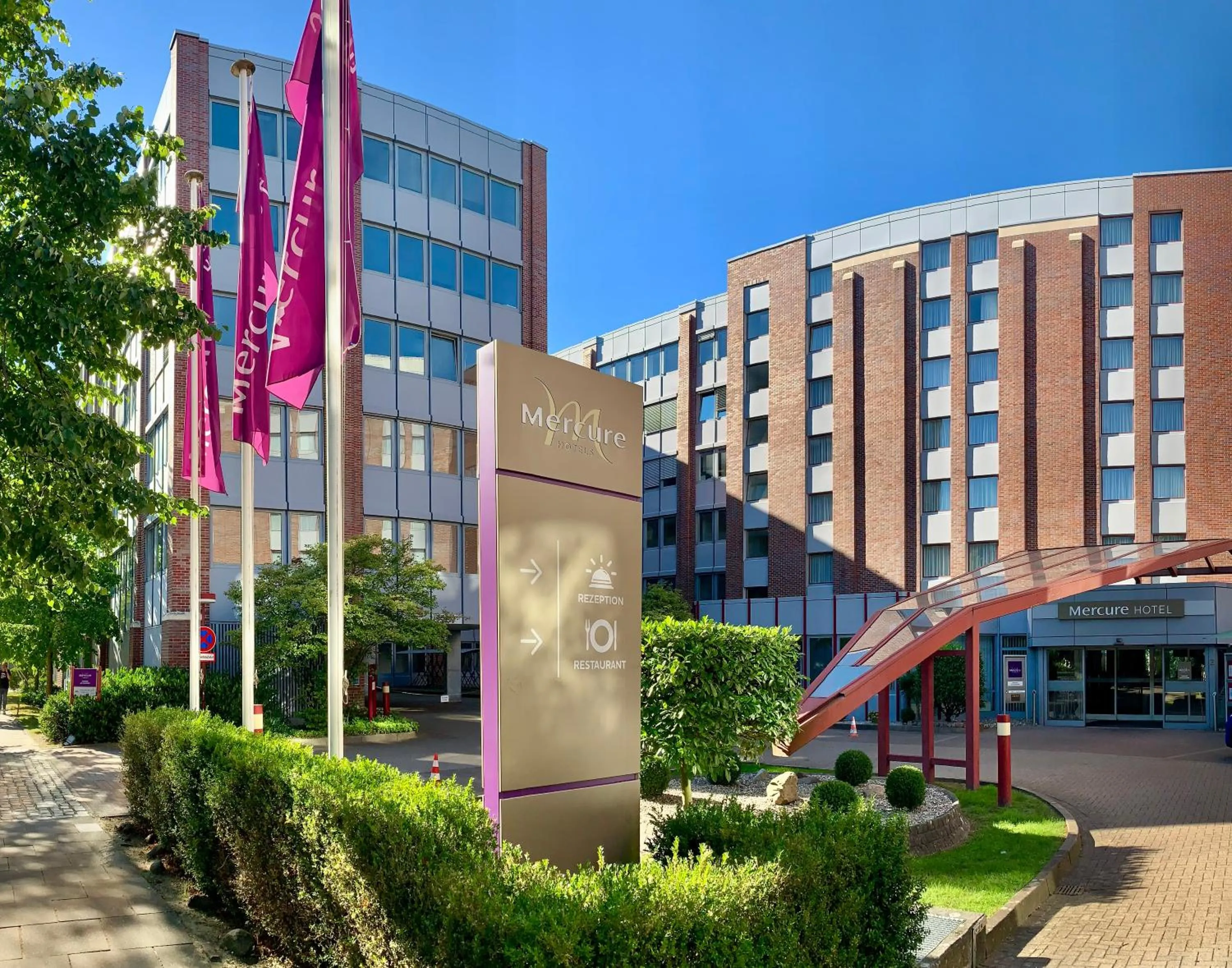 Property building in Mercure Hotel Hamburg am Volkspark
