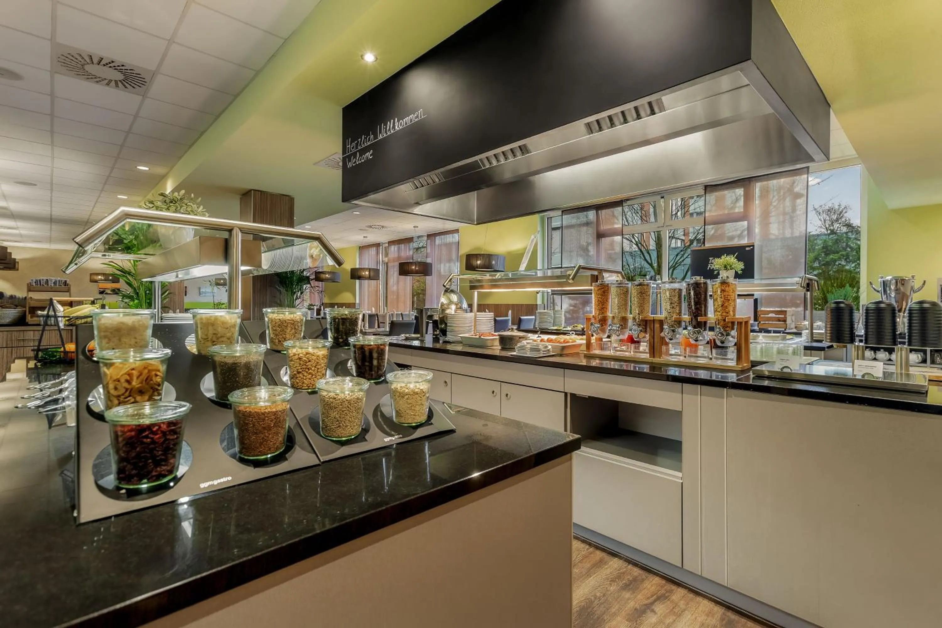 Breakfast in Mercure Hotel Hamburg am Volkspark