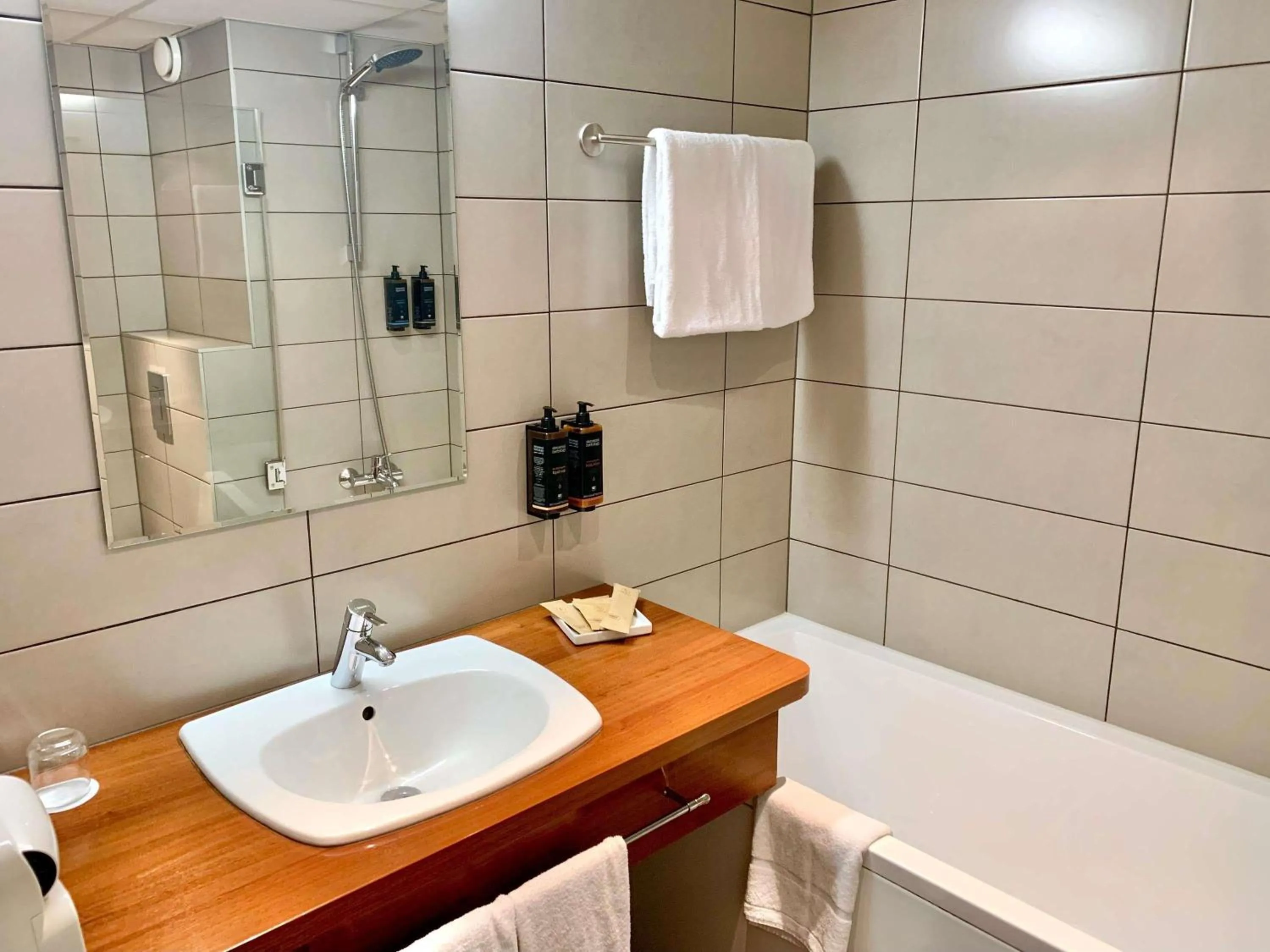 Bathroom in Mercure Hotel Hamburg am Volkspark