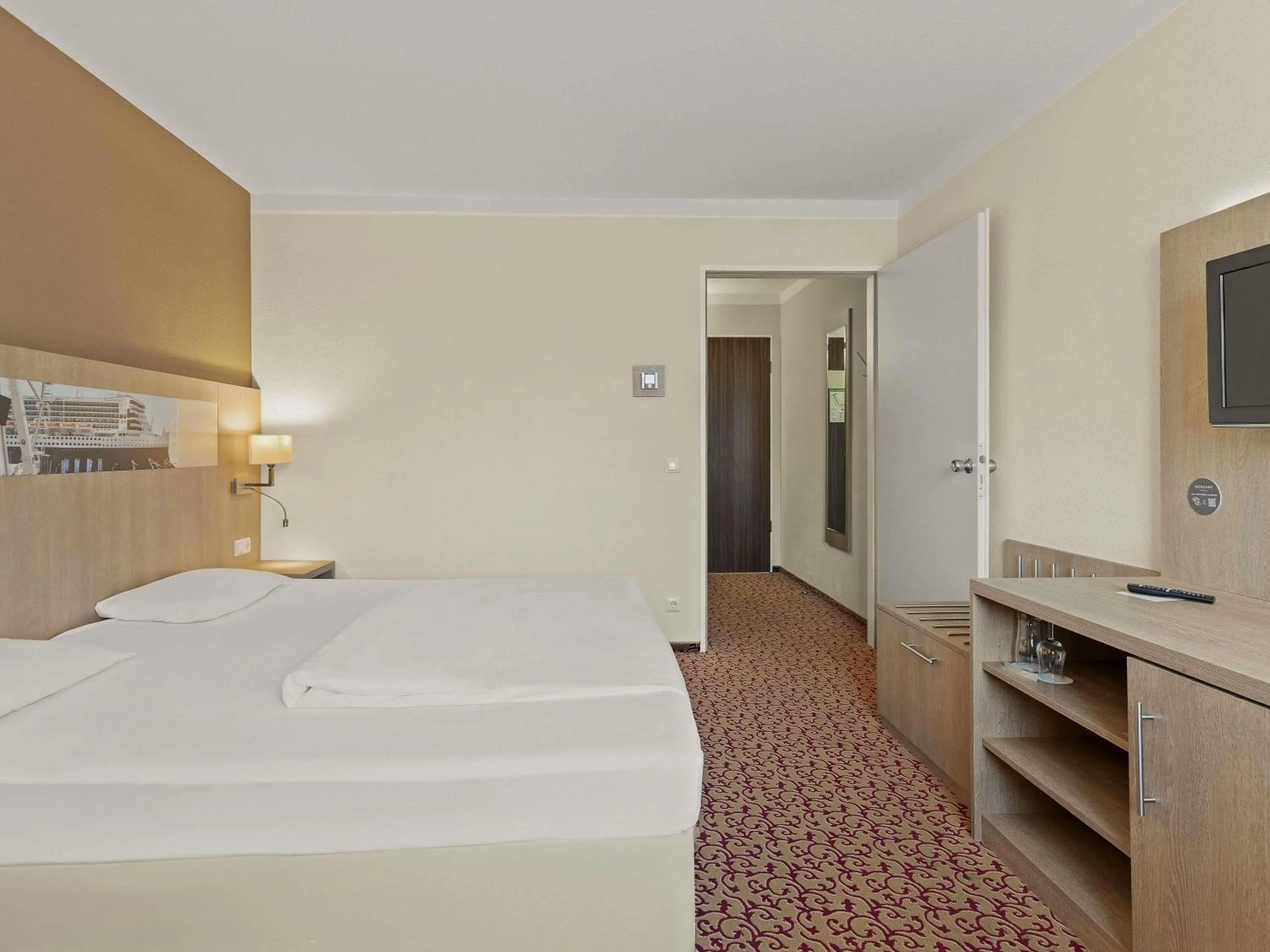 Bed in Mercure Hotel Hamburg am Volkspark