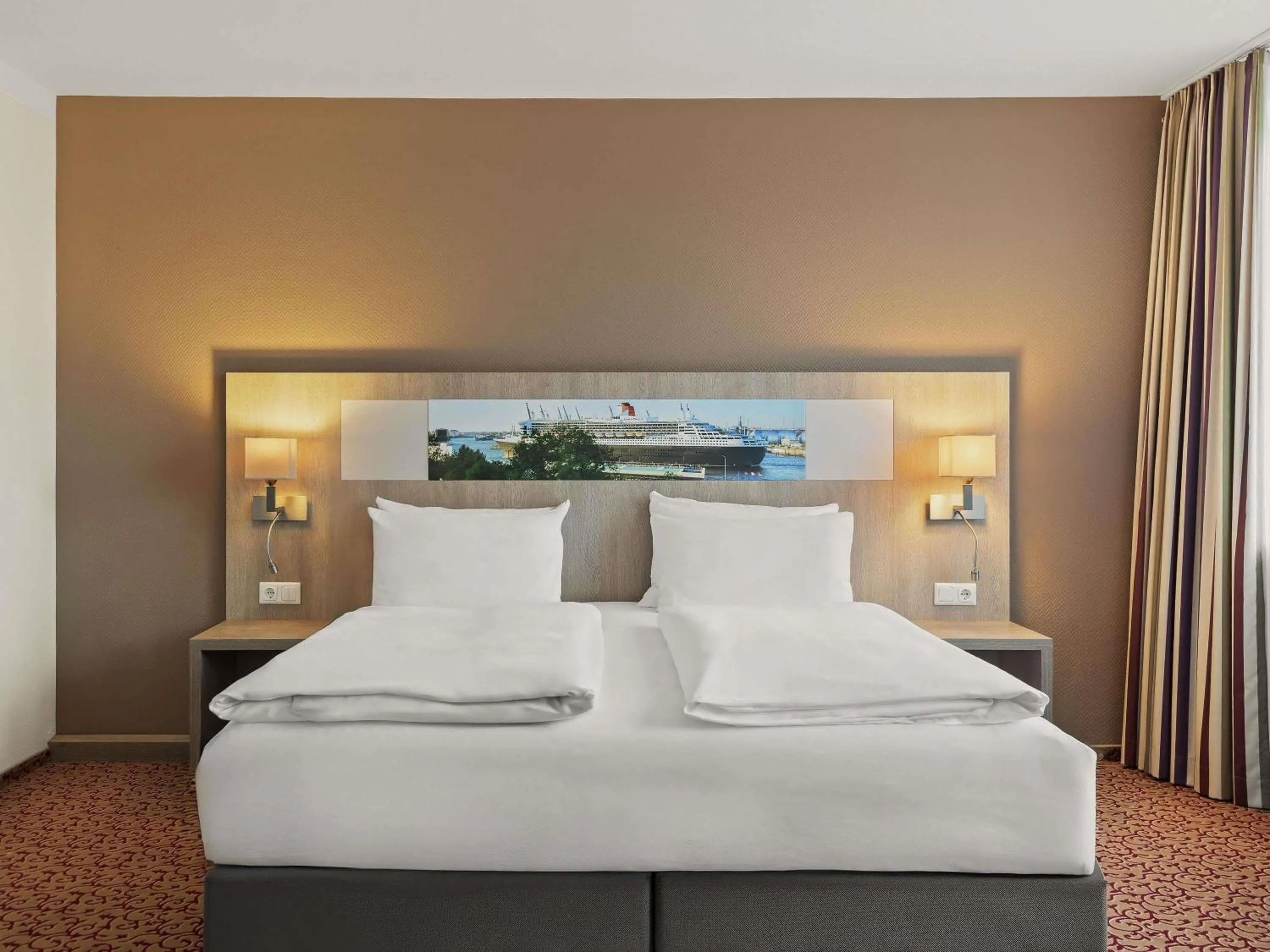 Bed in Mercure Hotel Hamburg am Volkspark