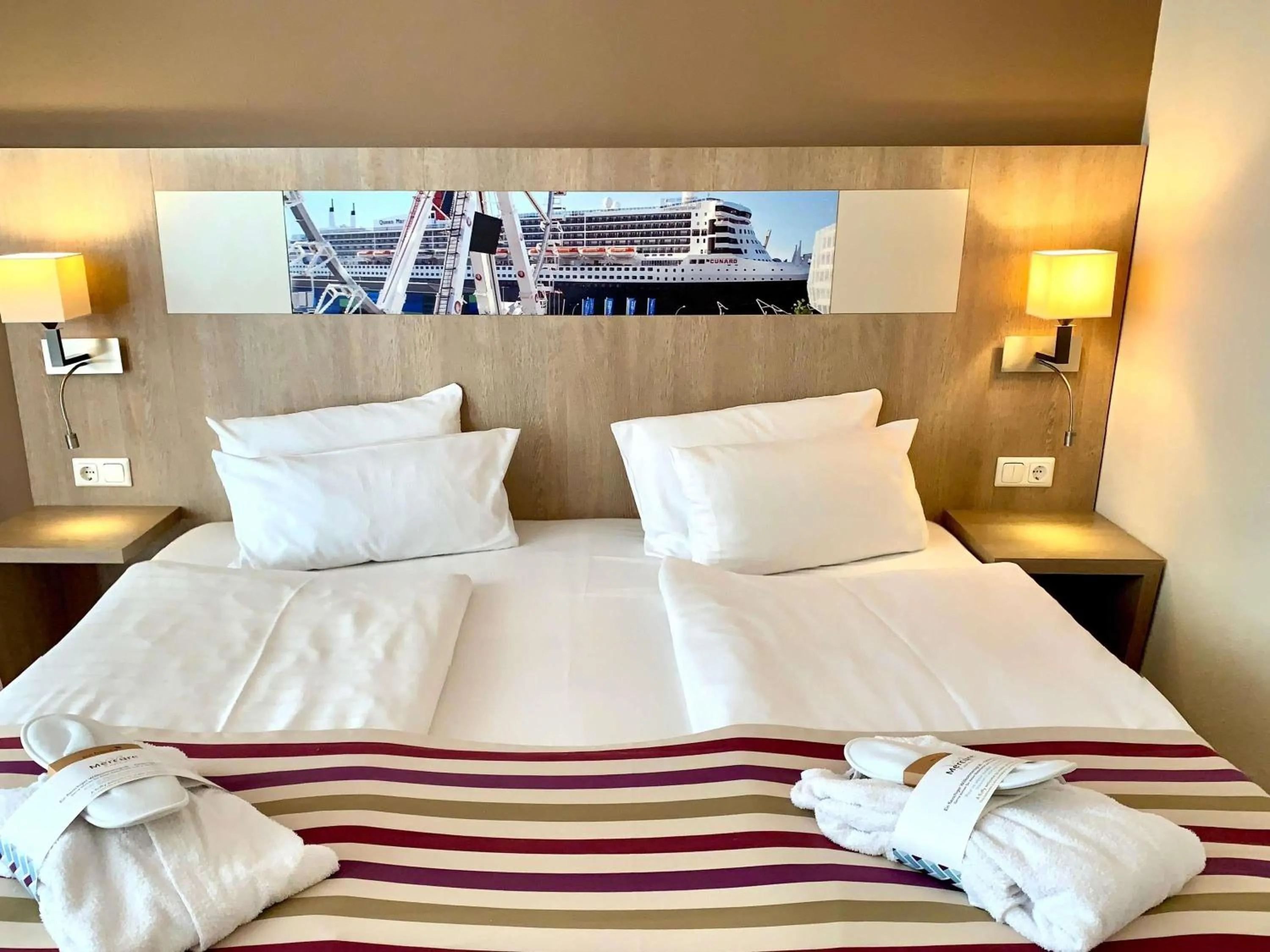 Bedroom, Bed in Mercure Hotel Hamburg am Volkspark