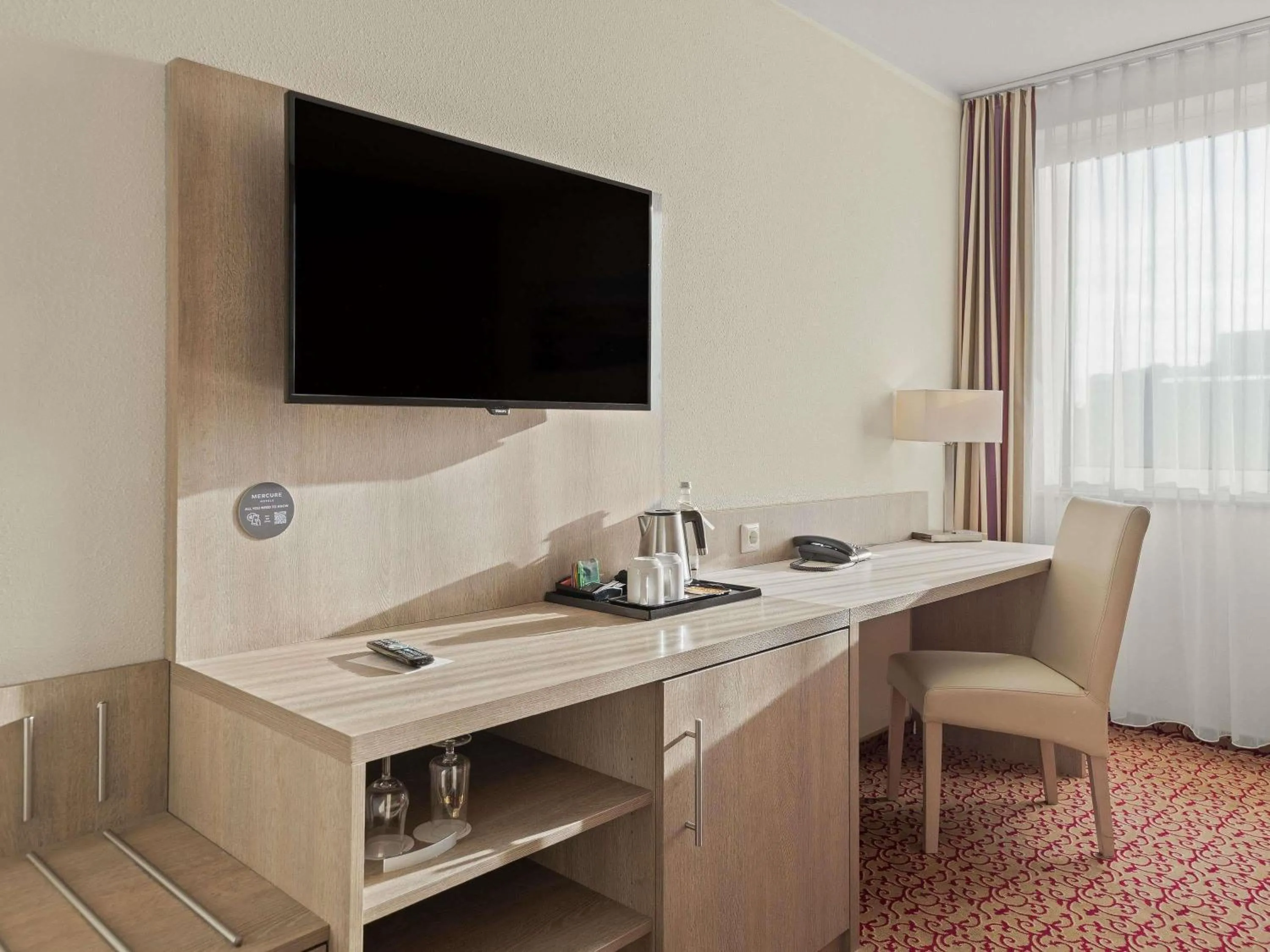 TV and multimedia in Mercure Hotel Hamburg am Volkspark