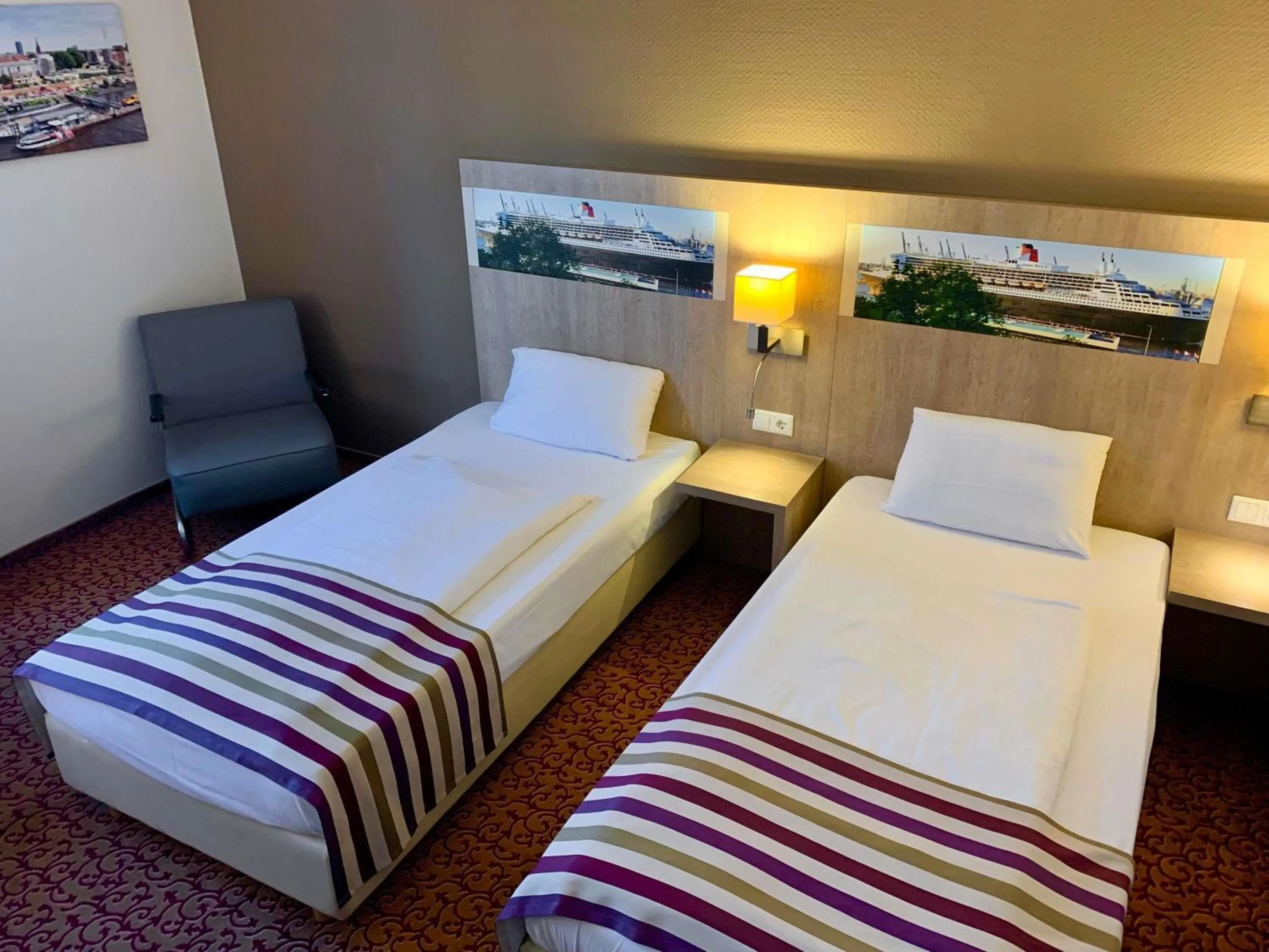 Bedroom, Bed in Mercure Hotel Hamburg am Volkspark