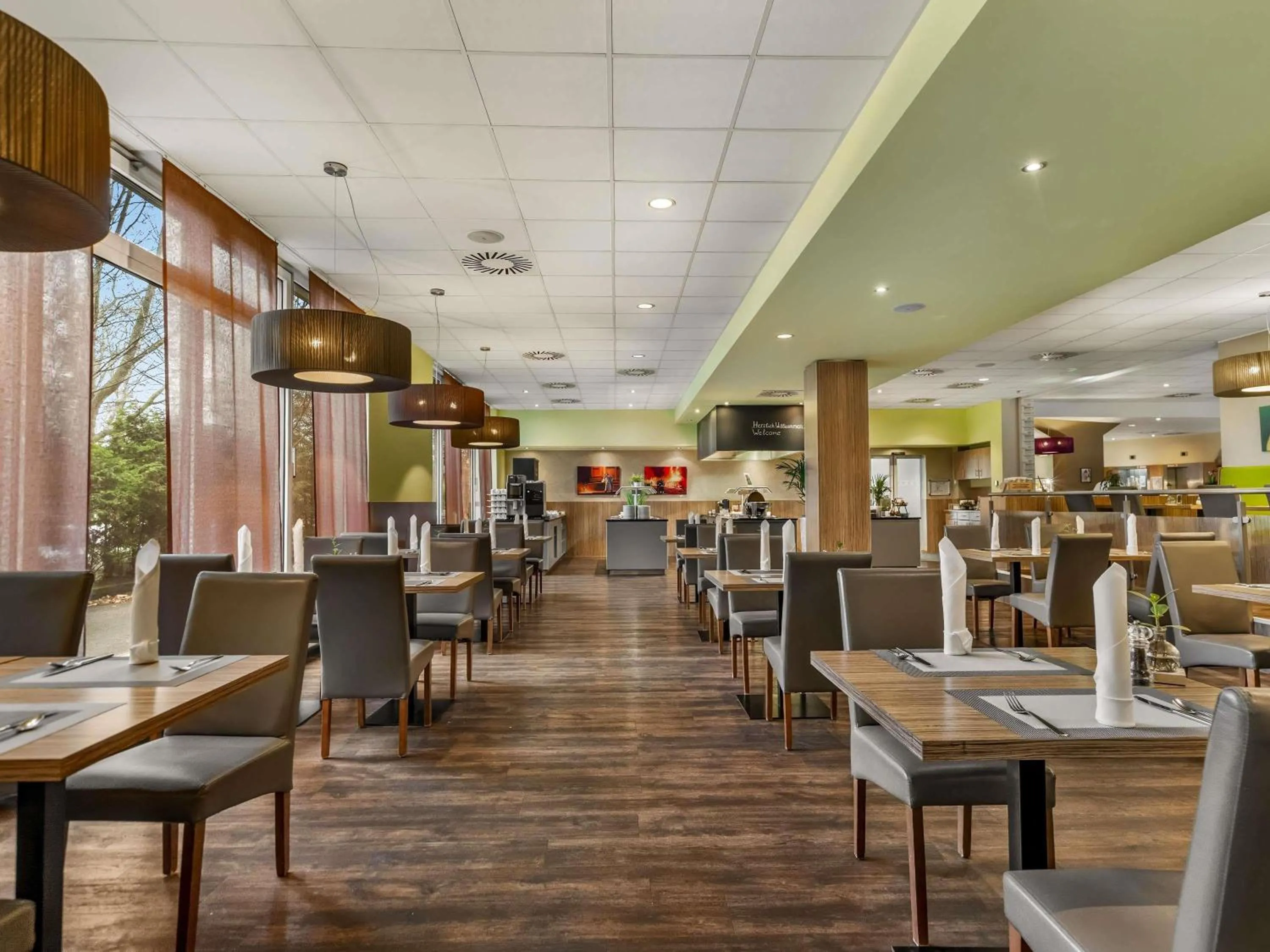 Restaurant/places to eat in Mercure Hotel Hamburg am Volkspark