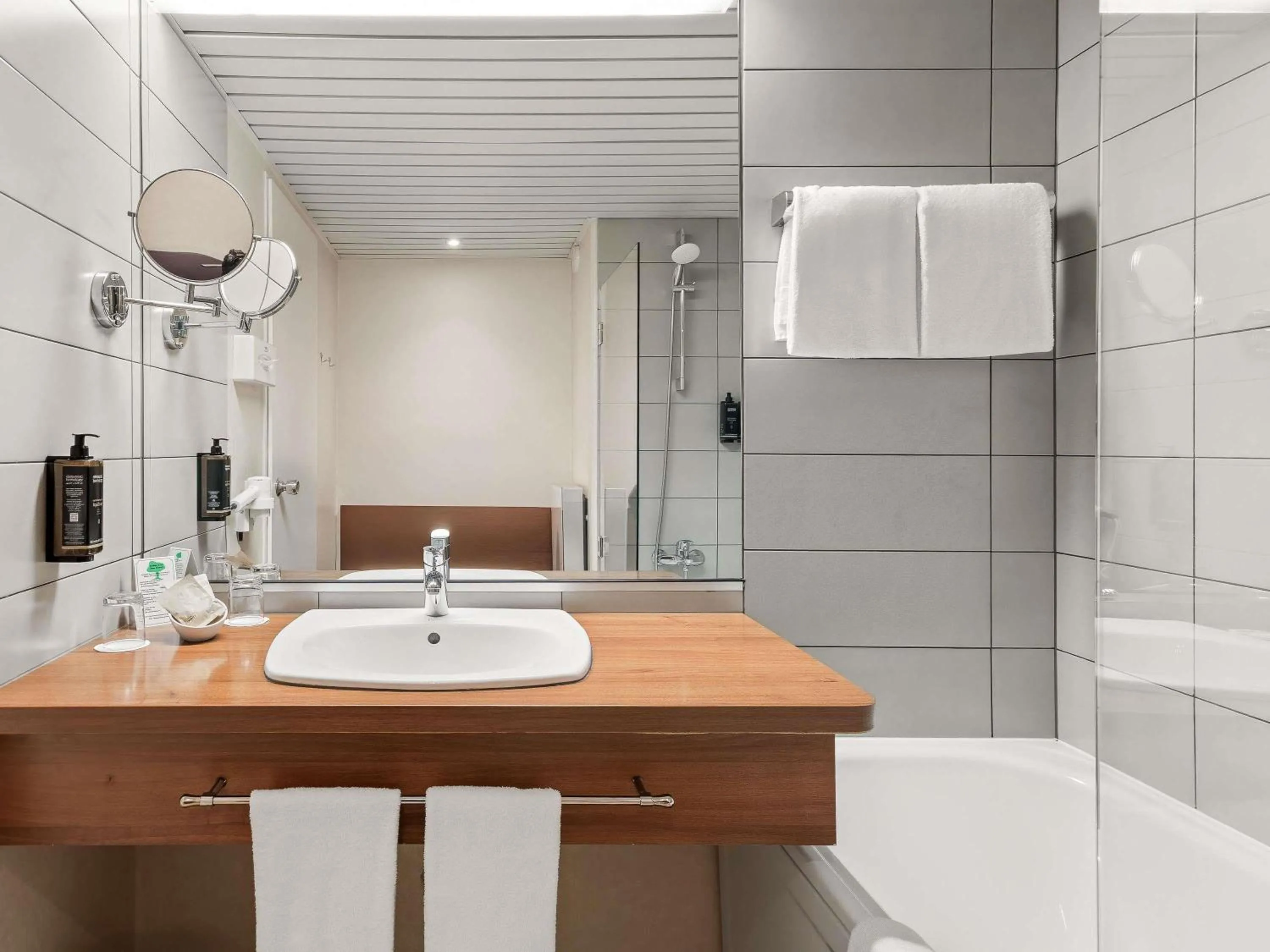 Bedroom in Mercure Hotel Hamburg am Volkspark