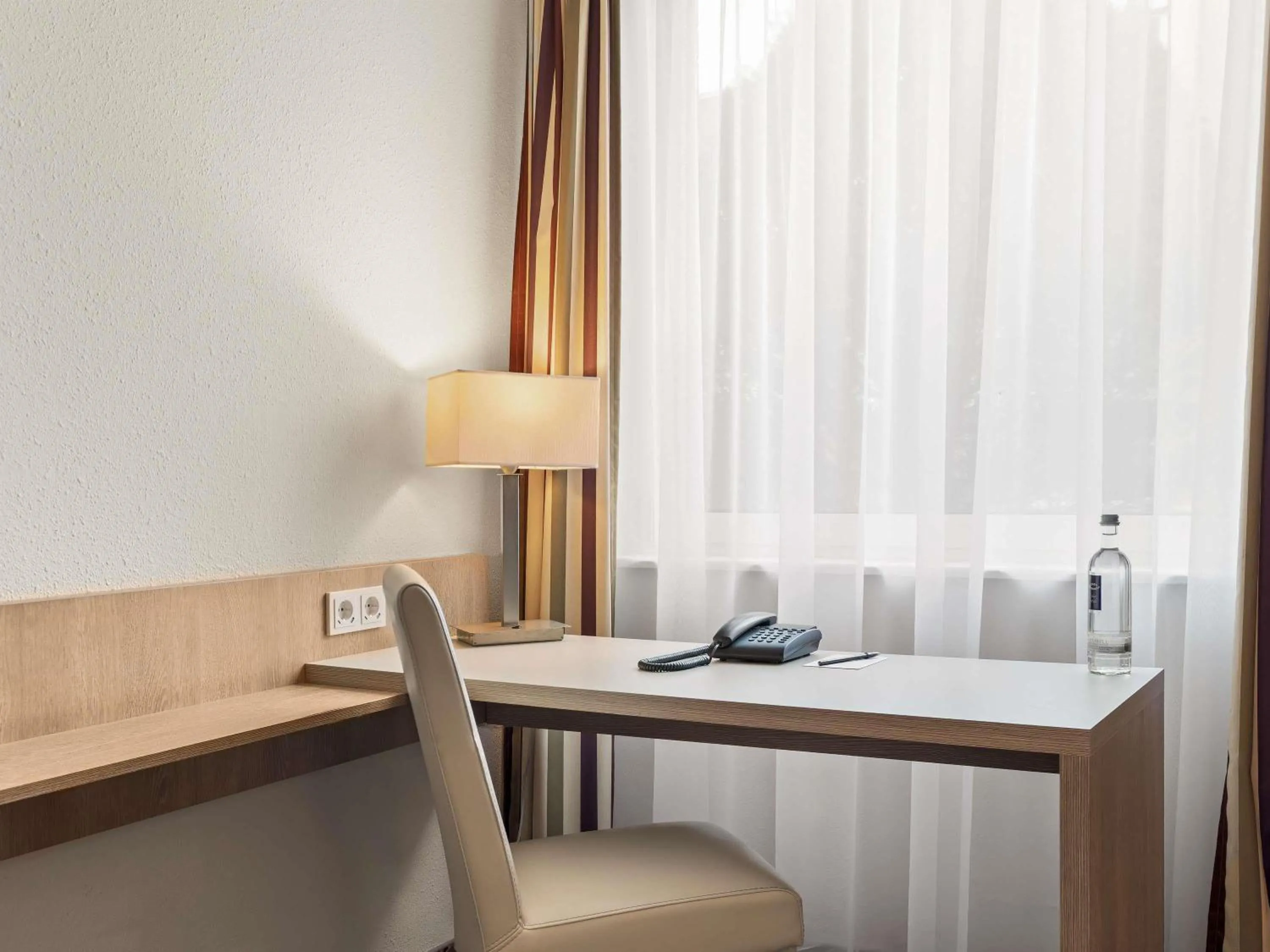 Bedroom in Mercure Hotel Hamburg am Volkspark