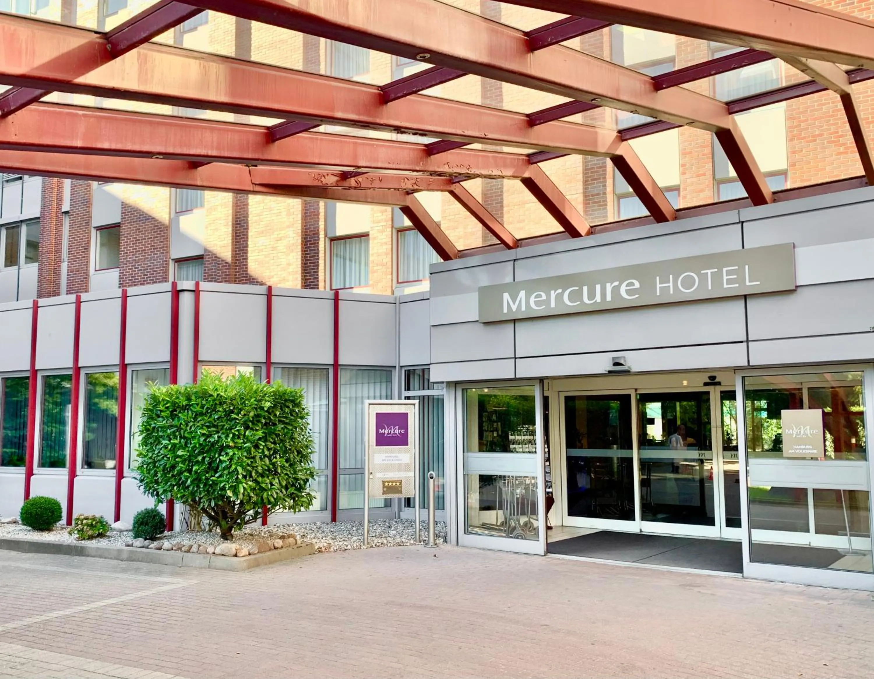 Property building in Mercure Hotel Hamburg am Volkspark