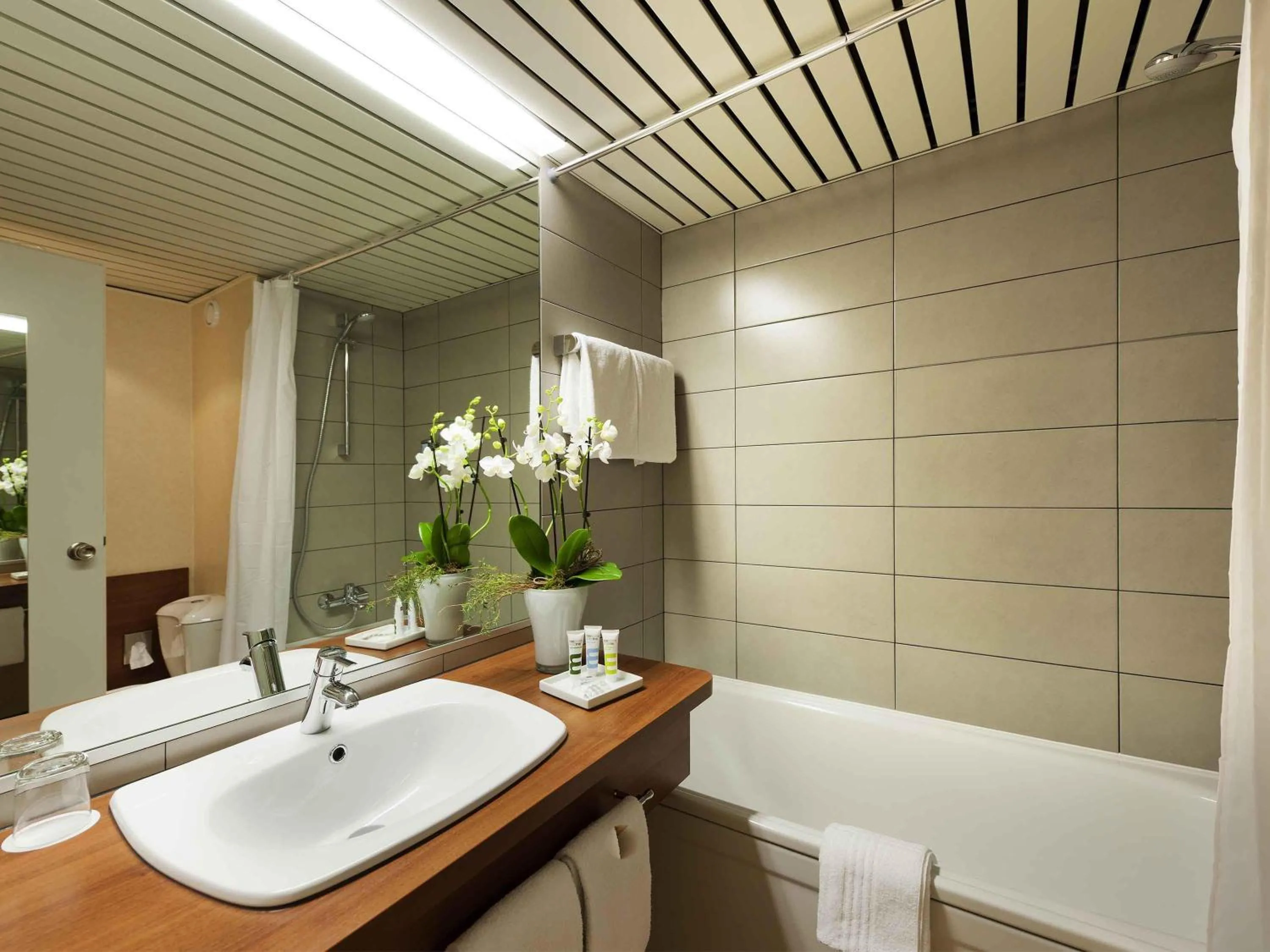 Bedroom in Mercure Hotel Hamburg am Volkspark