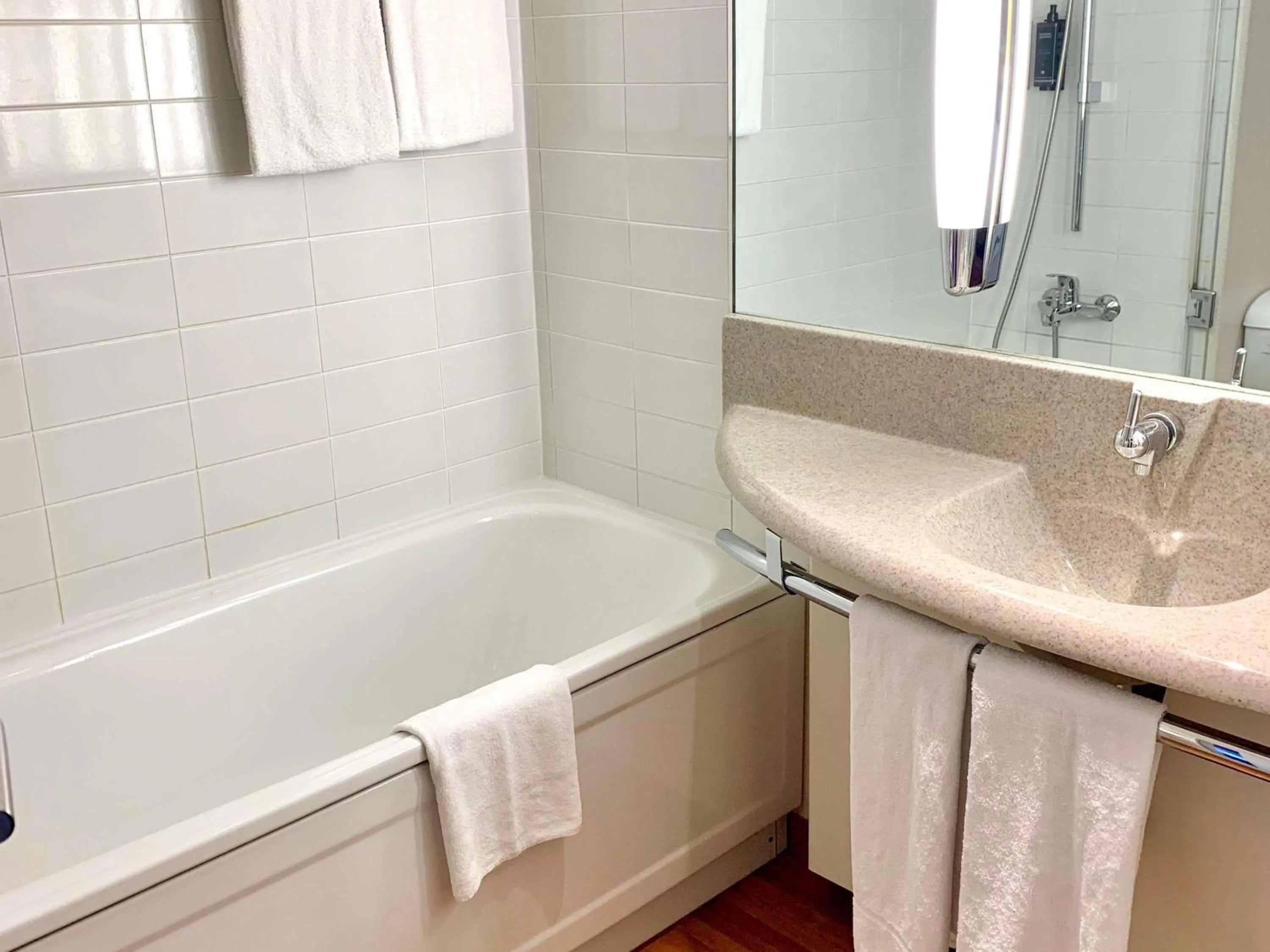 Bedroom in Mercure Hotel Hamburg am Volkspark