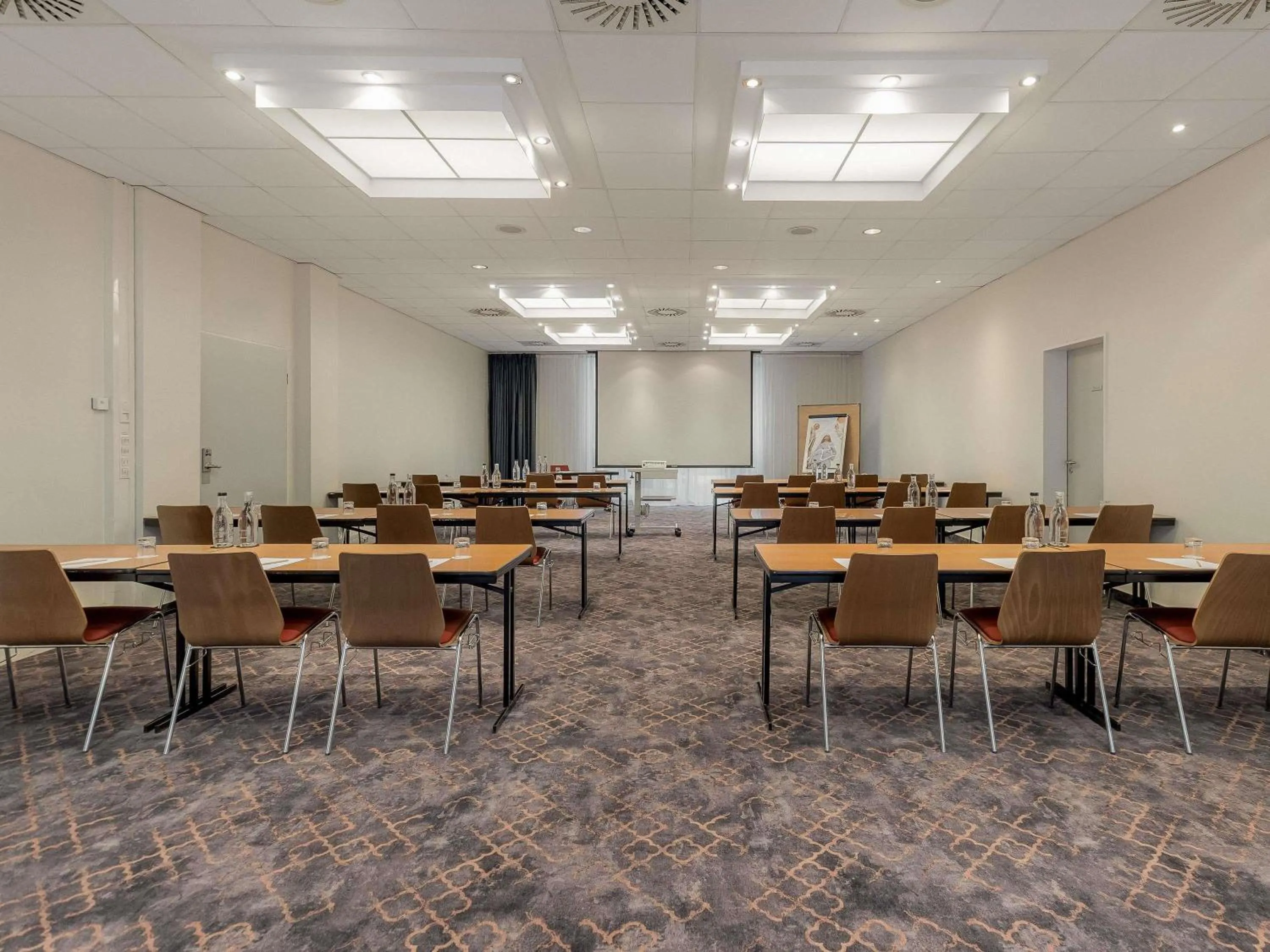 Meeting/conference room in Mercure Hotel Hamburg am Volkspark