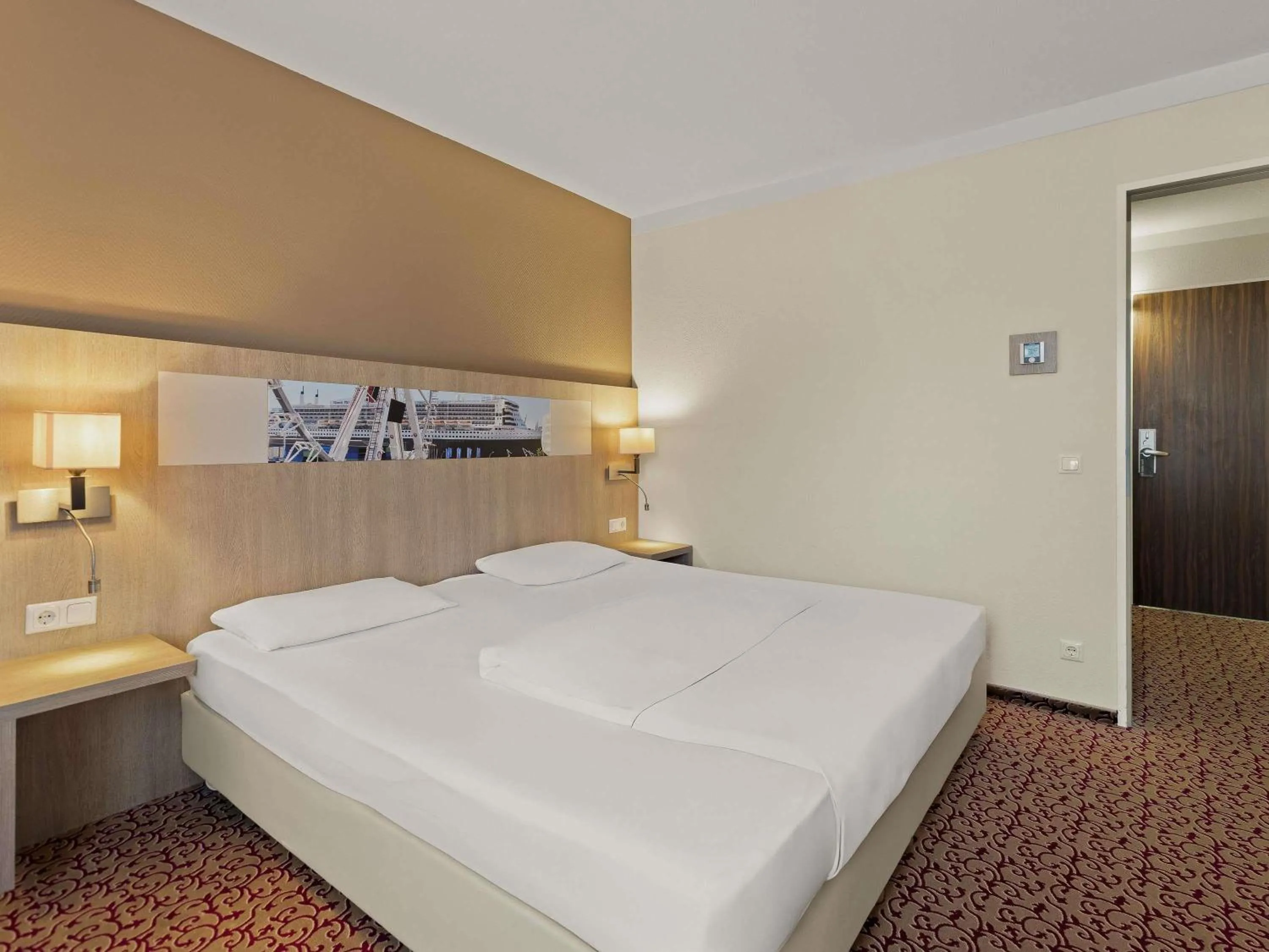 Bed in Mercure Hotel Hamburg am Volkspark