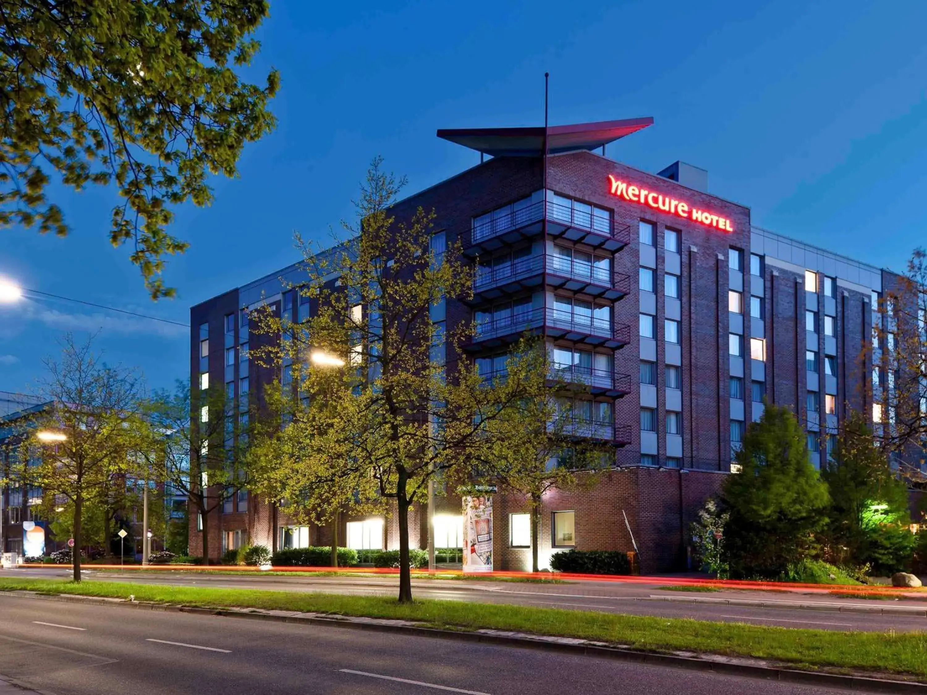 Property building in Mercure Hotel Hamburg am Volkspark Property building in Mercure Hotel Hamburg am Volkspark