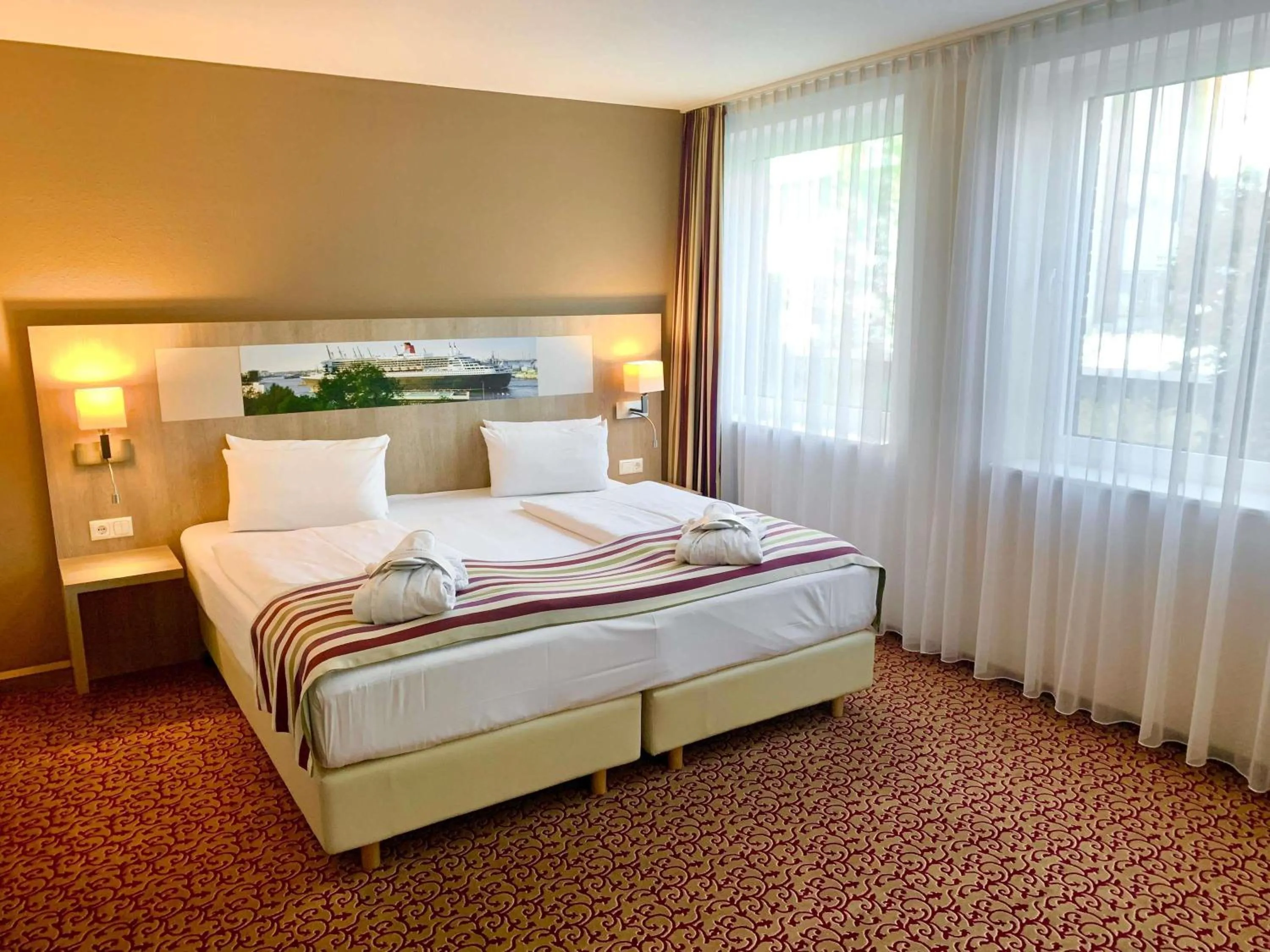 Bedroom, Bed in Mercure Hotel Hamburg am Volkspark