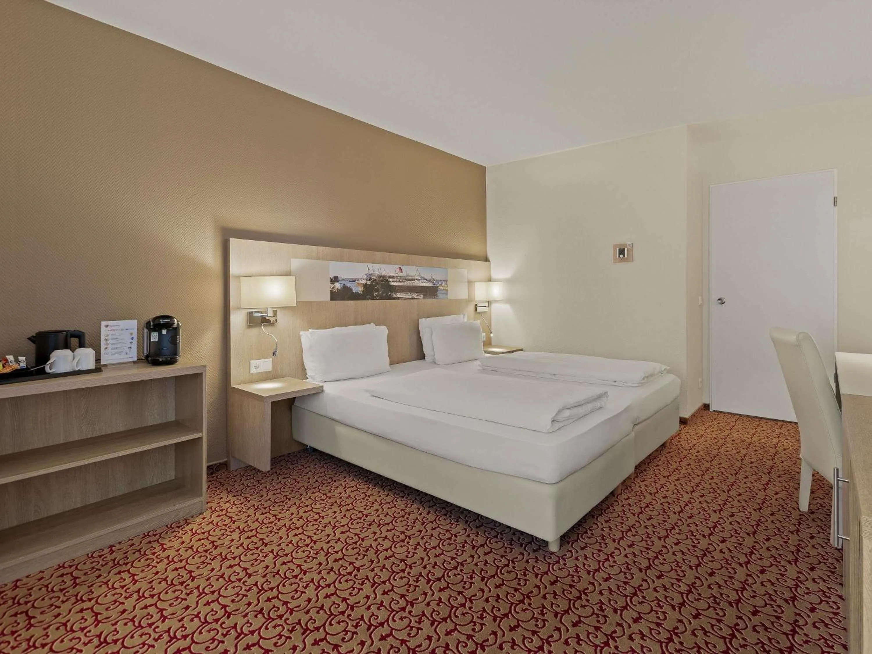 Bed in Mercure Hotel Hamburg am Volkspark