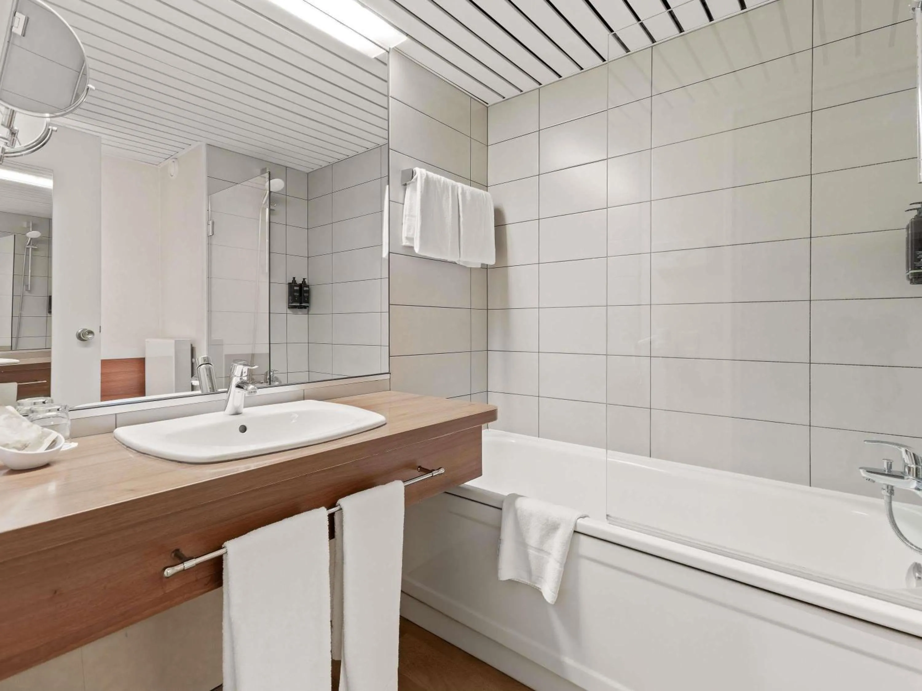 Bedroom in Mercure Hotel Hamburg am Volkspark