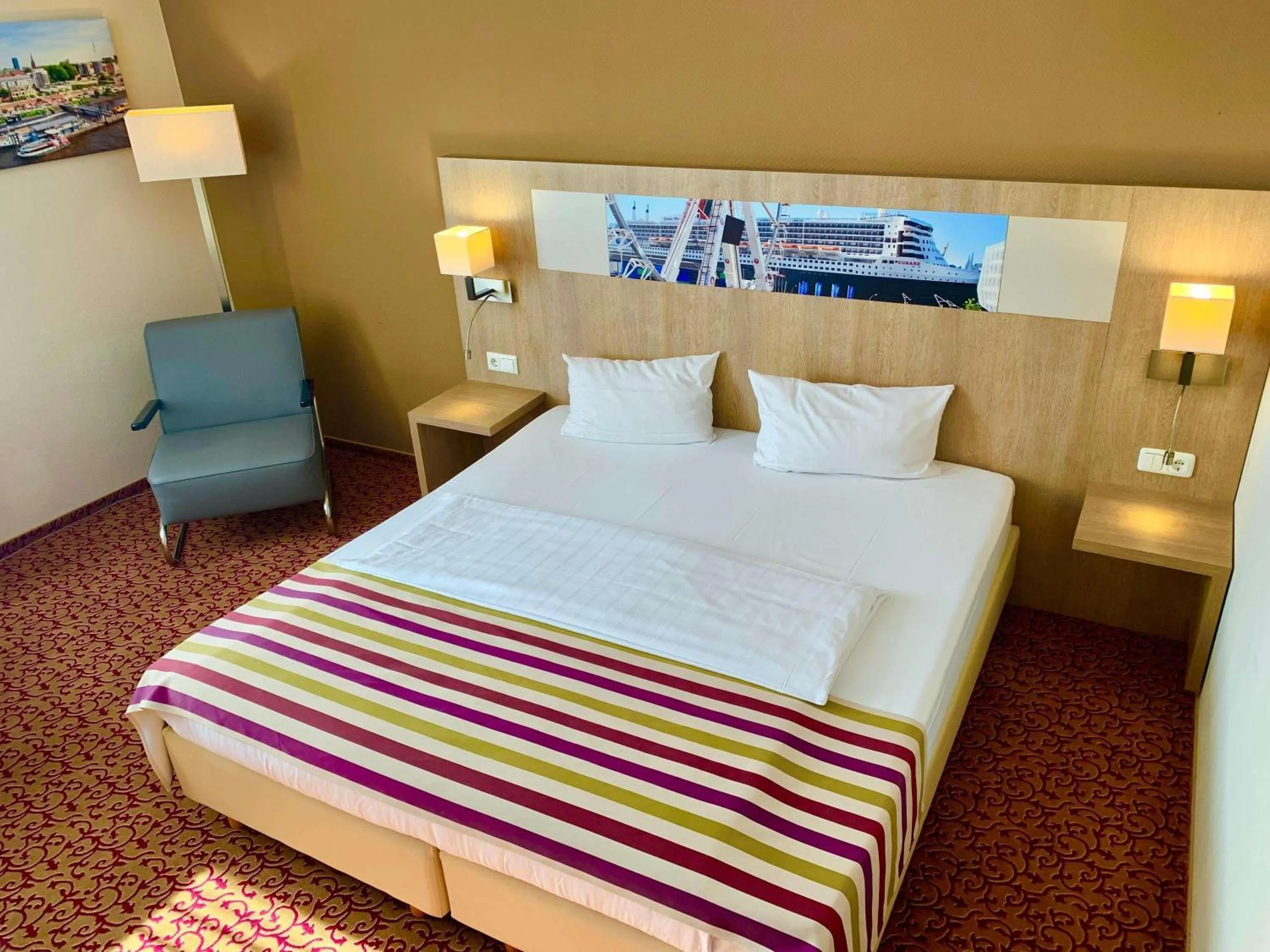 Bedroom, Bed in Mercure Hotel Hamburg am Volkspark