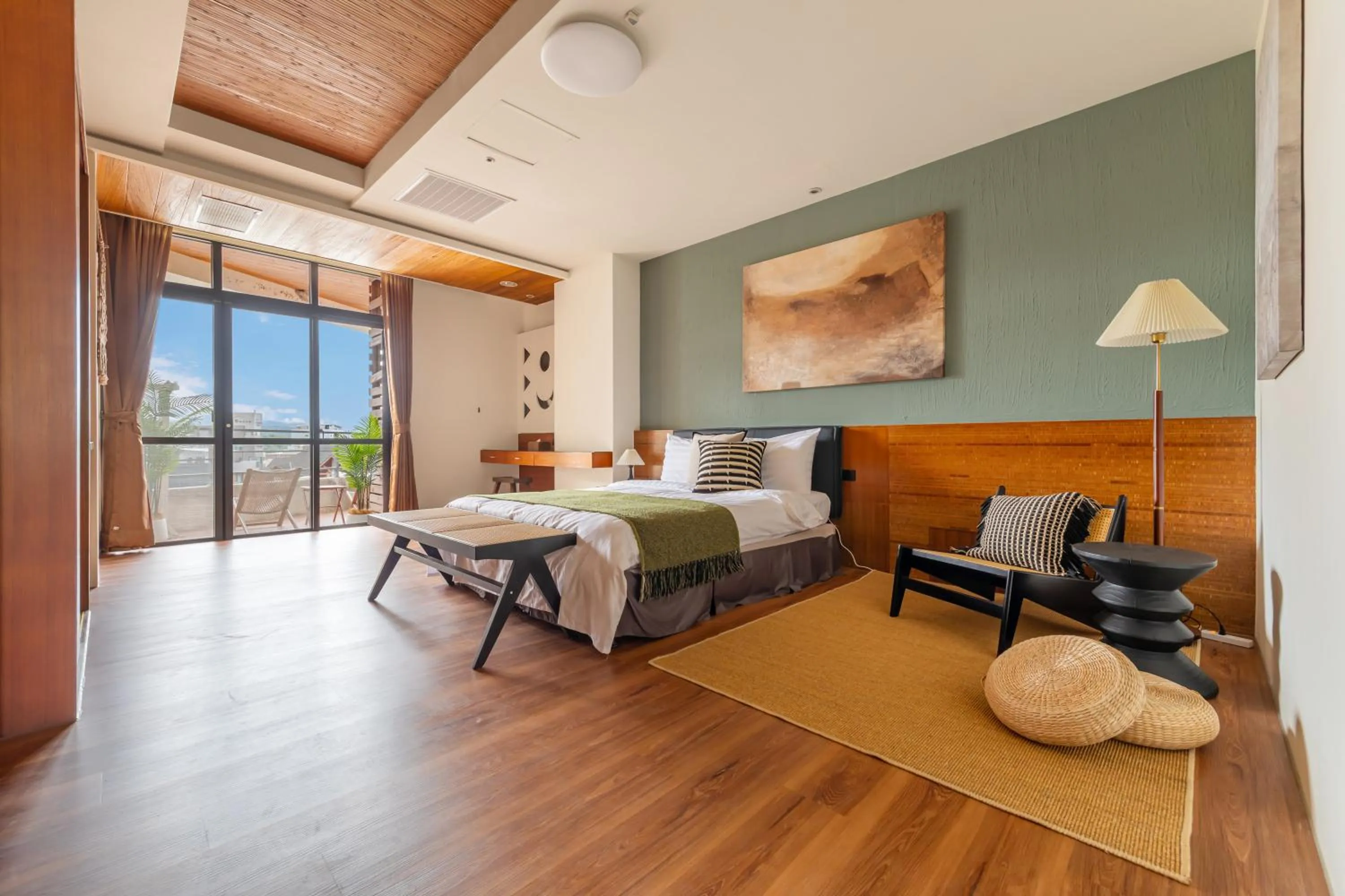 Day, Bed in ItaThao Vacation Inn with Elevator