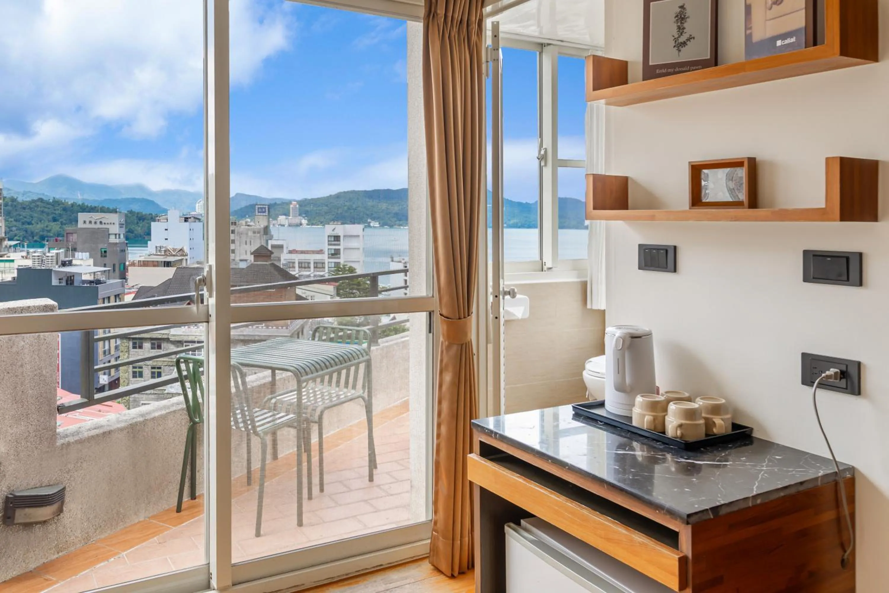 Balcony/Terrace in ItaThao Vacation Inn with Elevator