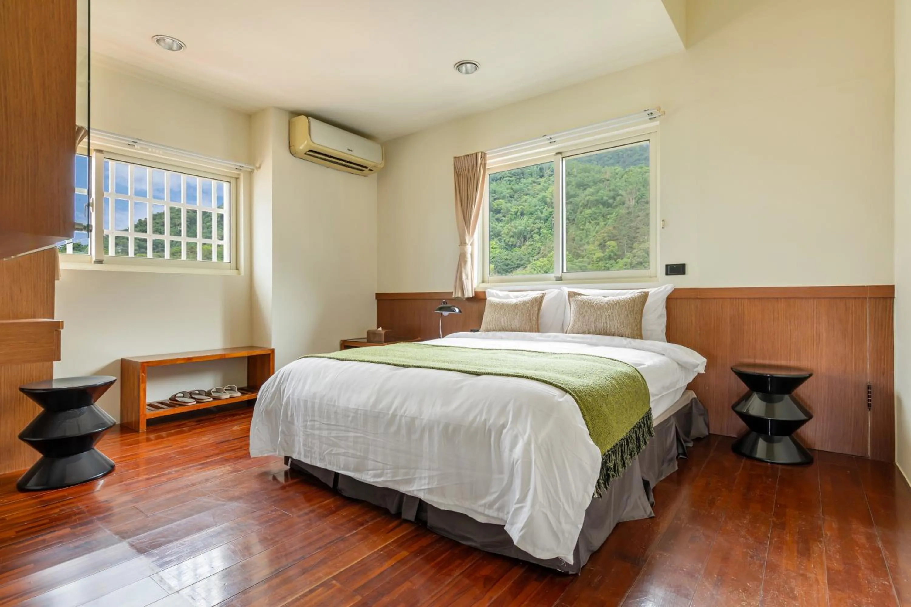 Photo of the whole room, Bed in ItaThao Vacation Inn with Elevator