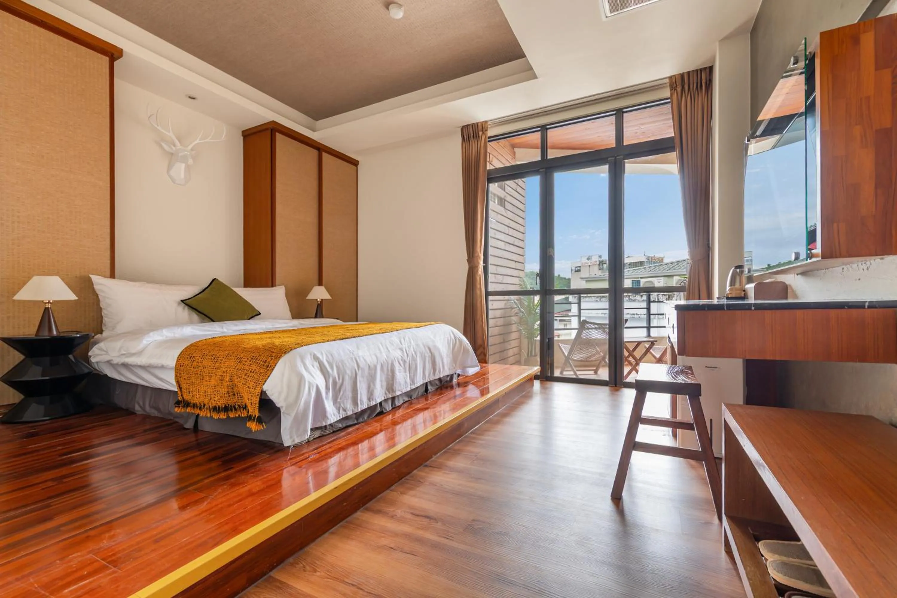 Day, Bed in ItaThao Vacation Inn with Elevator