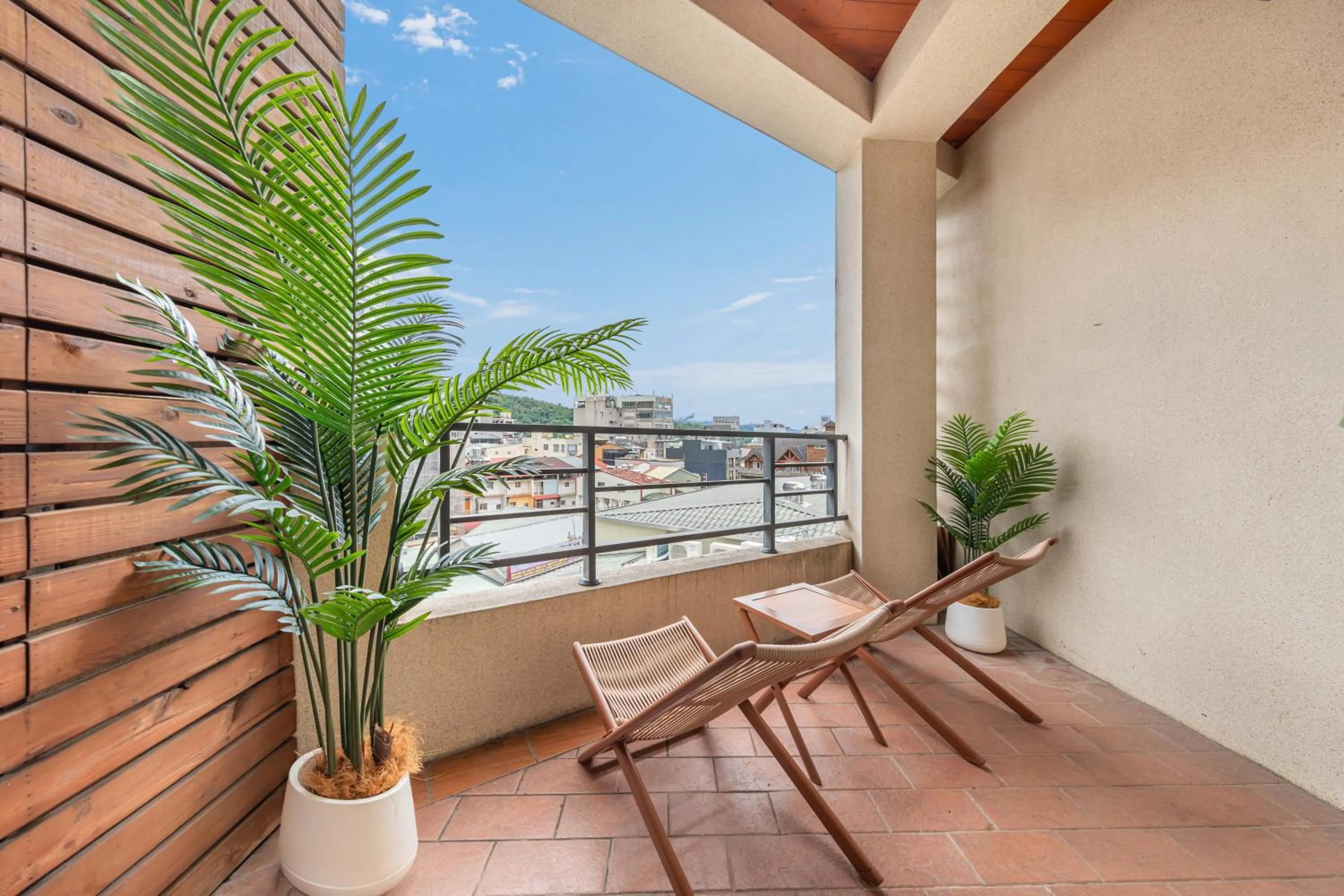 Day in ItaThao Vacation Inn with Elevator