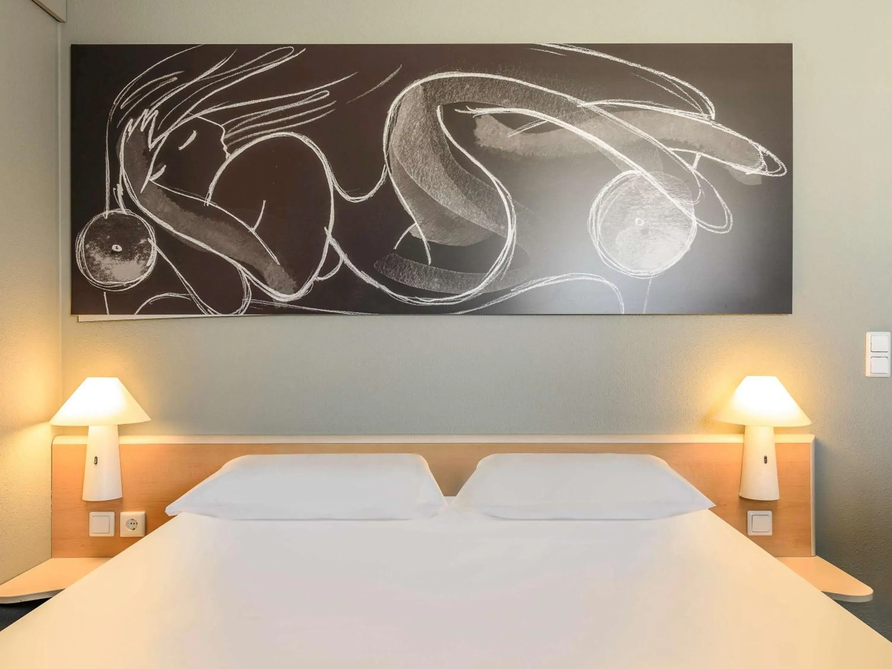 Bedroom, Bed in ibis Montélimar Nord Bedroom, Bed in ibis Montélimar Nord