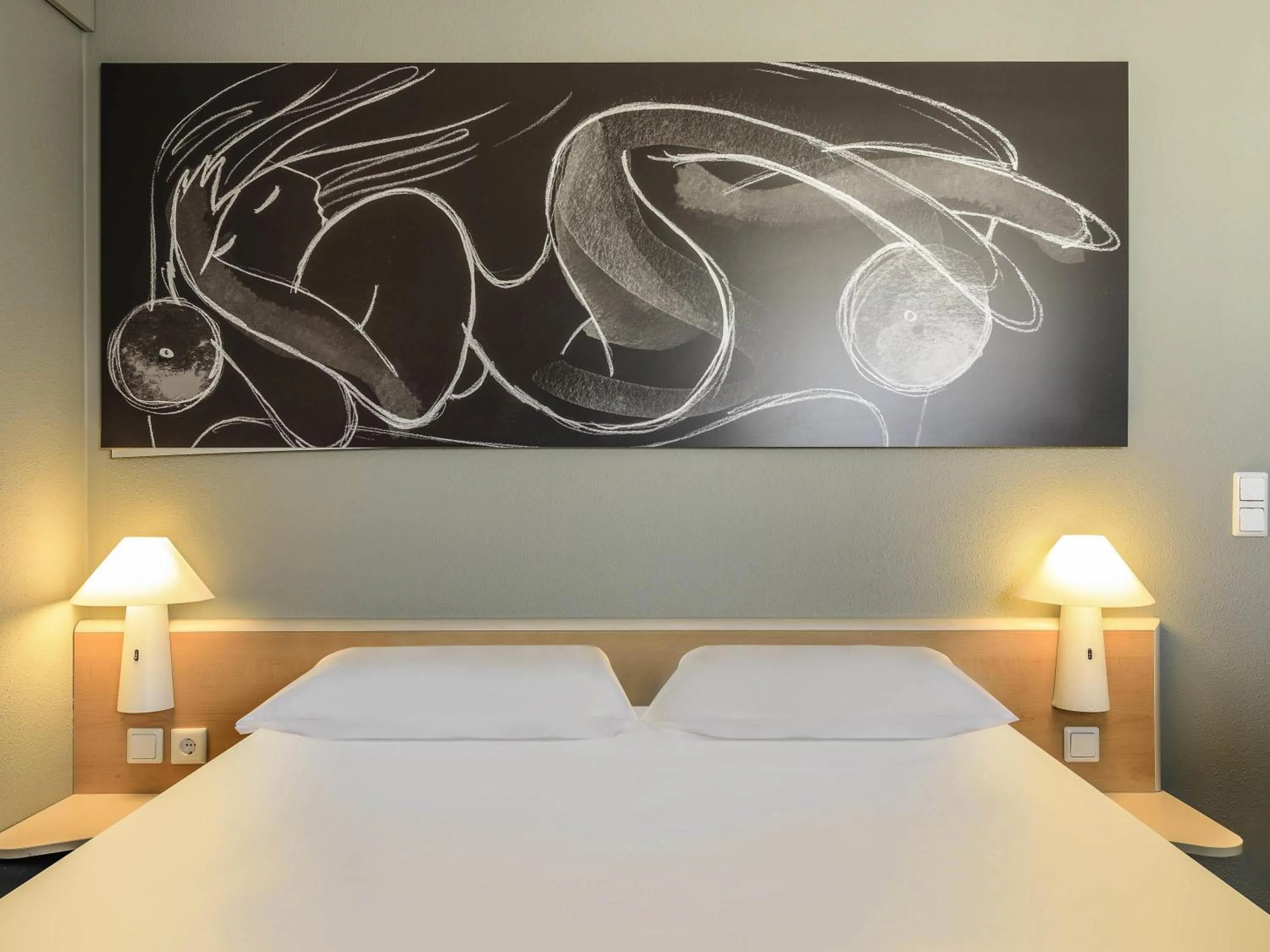 Bedroom, Bed in ibis Montélimar Nord