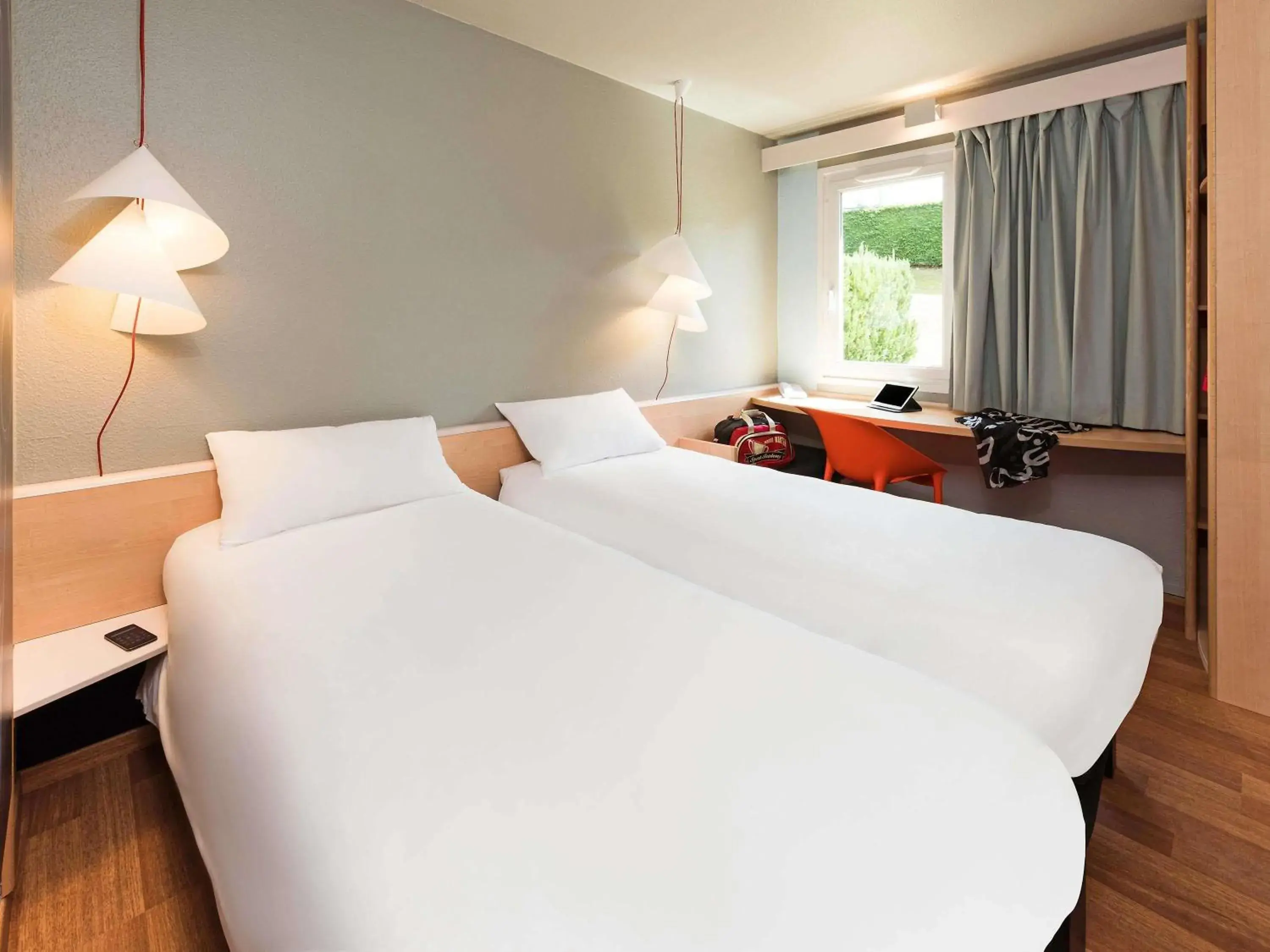 Bedroom, Bed in ibis Montélimar Nord Bedroom, Bed in ibis Montélimar Nord