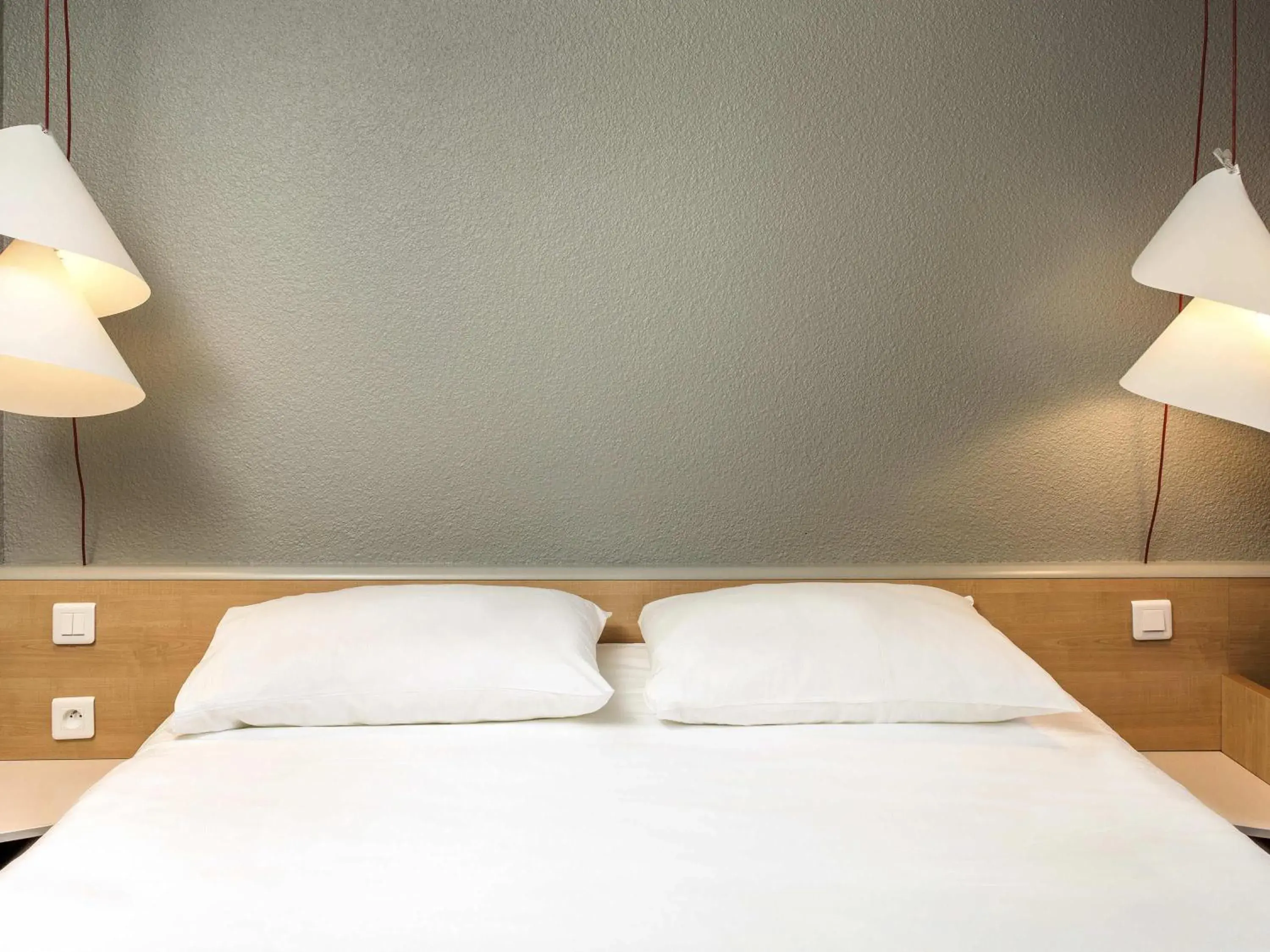 Bedroom, Bed in ibis Montélimar Nord Bedroom, Bed in ibis Montélimar Nord