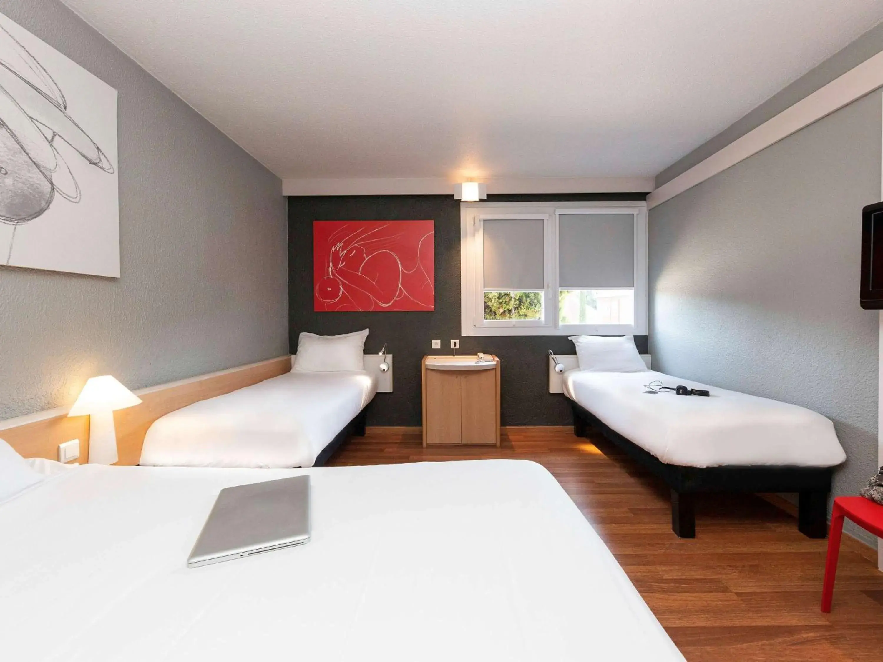 Bedroom, Bed in ibis Montélimar Nord Bedroom, Bed in ibis Montélimar Nord