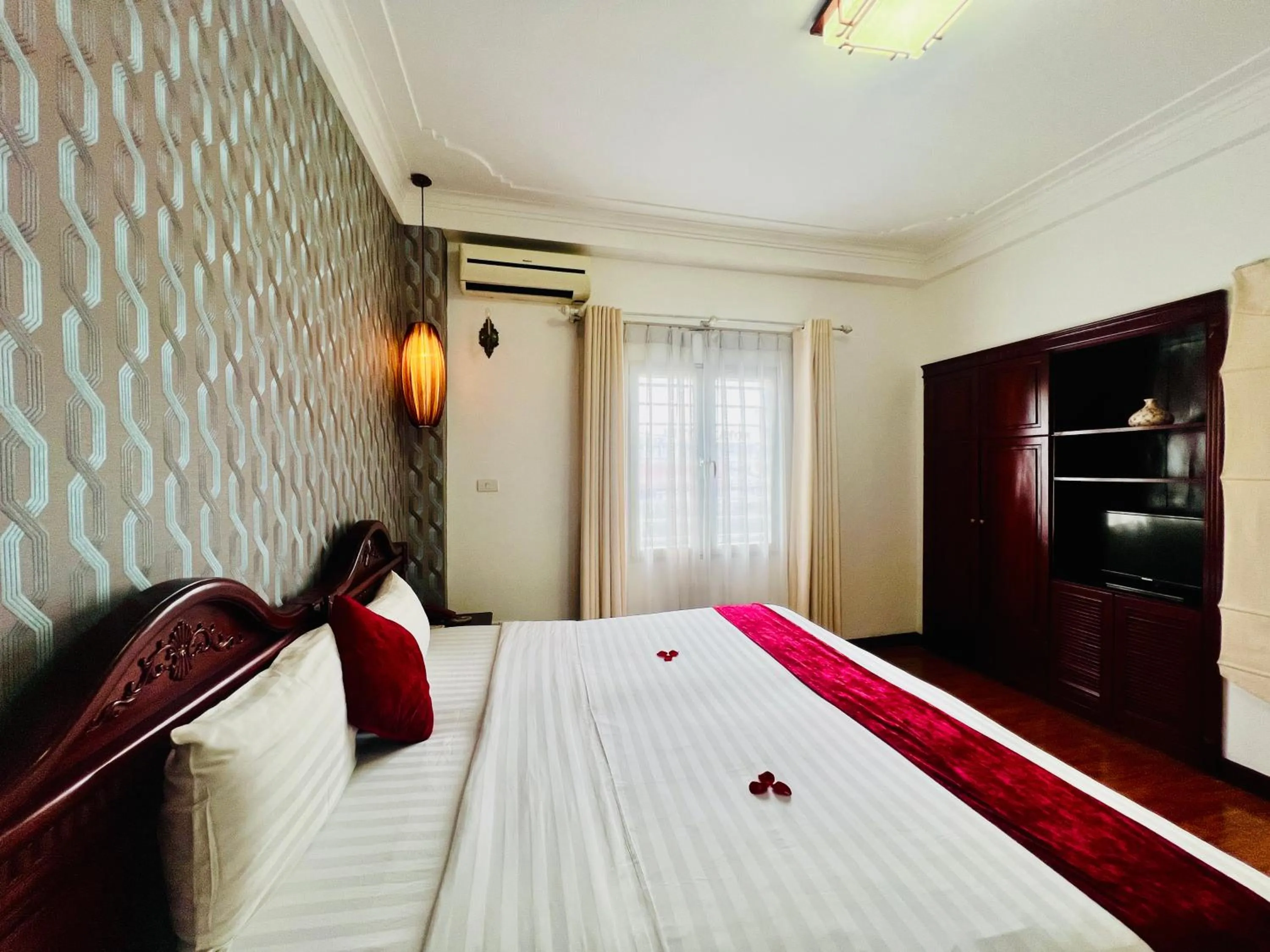 Bedroom, Bed in Hanoi Golden Moon Hotel & Travel