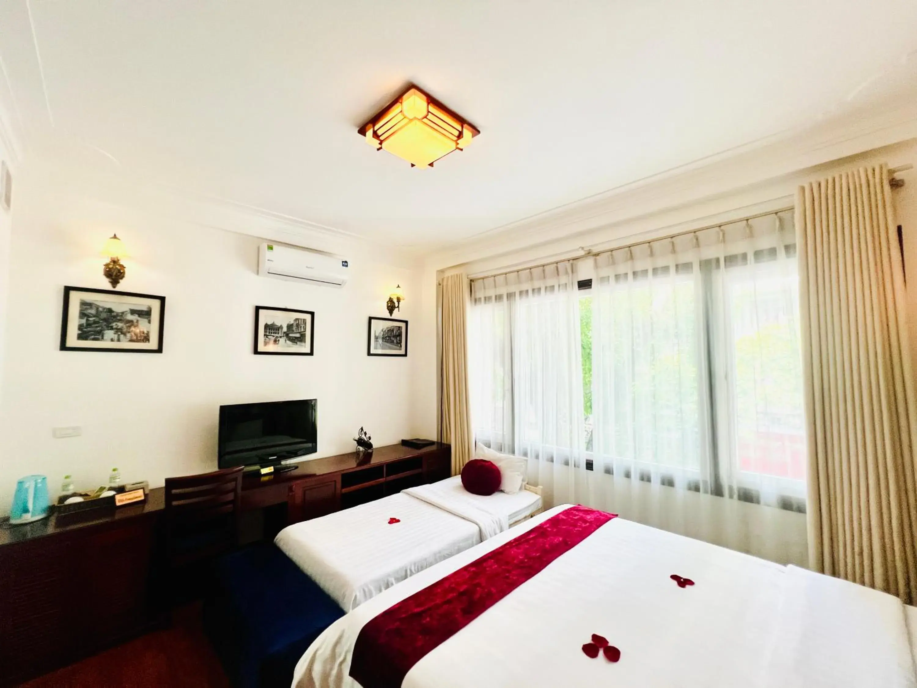 Bedroom, Bed in Hanoi Golden Moon Hotel & Travel Bedroom, Bed in Hanoi Golden Moon Hotel & Travel